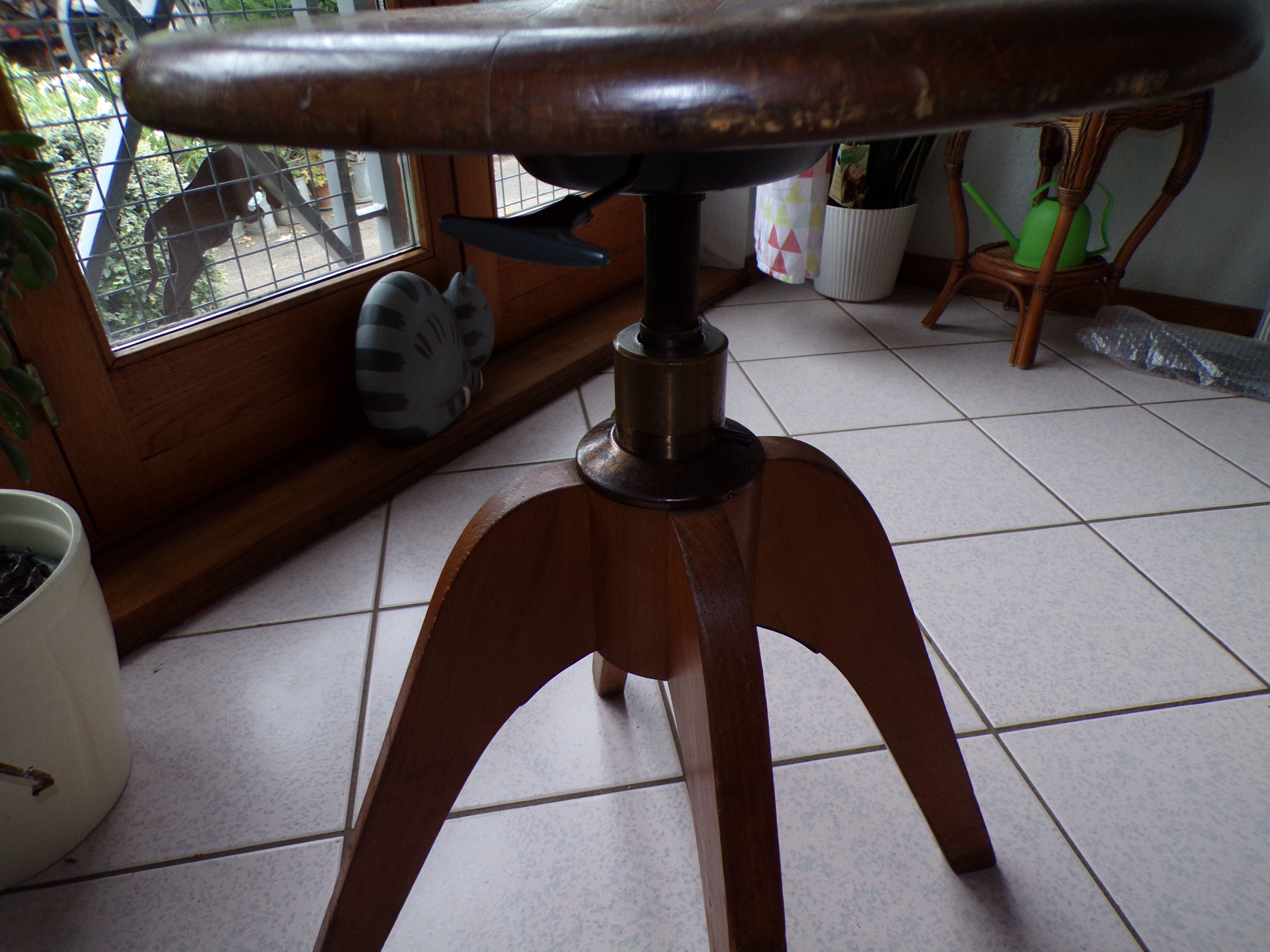 Sedus adjustable stool