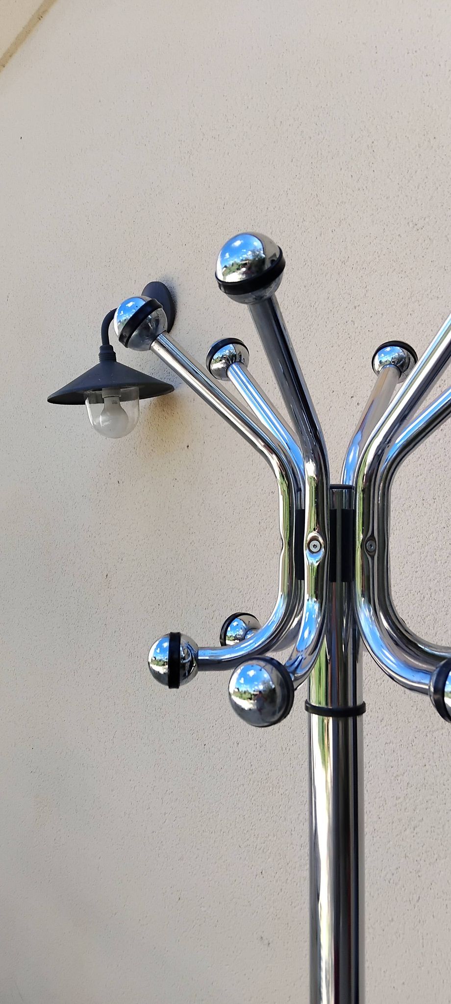 Vintage chrome coat rack parrot design from the 70s and 80s.