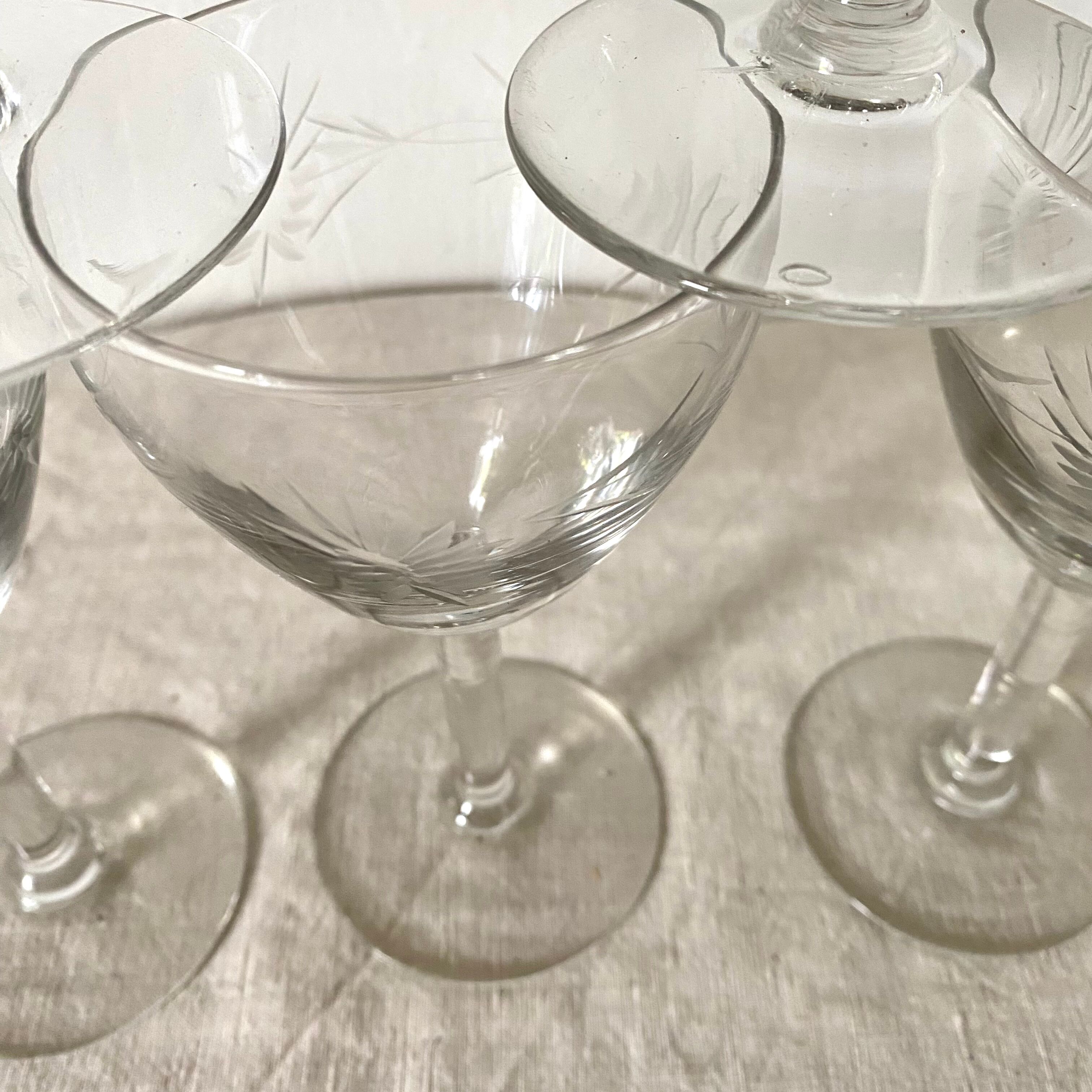 Wine glasses carved floral decoration