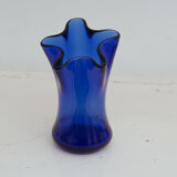 Vase étoile en verre bleu