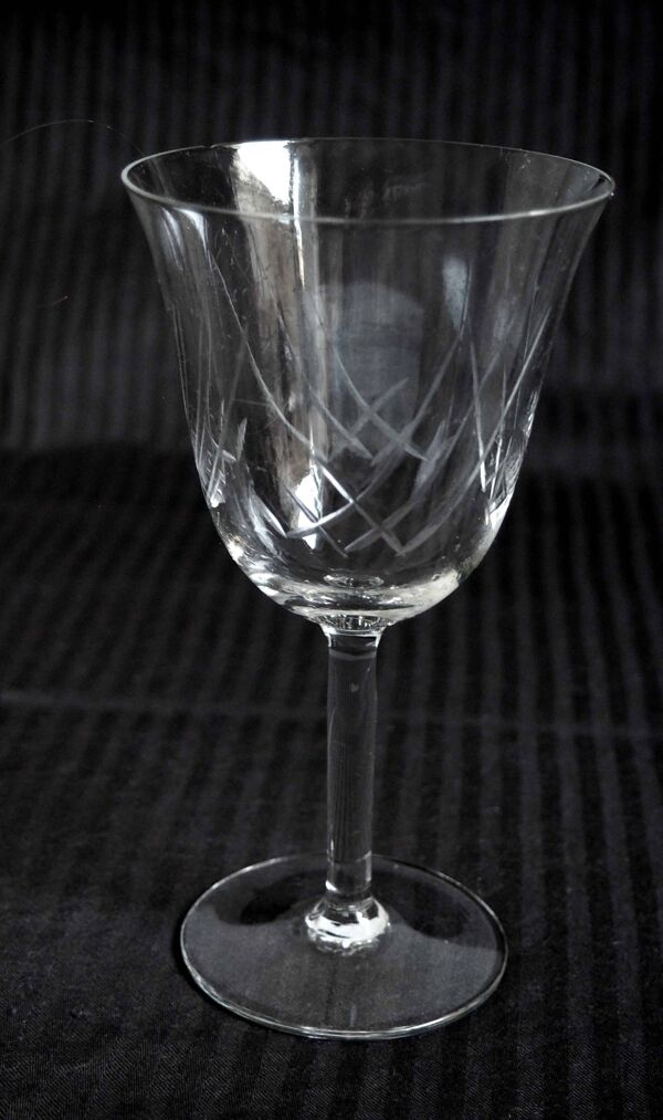 8 verres de vin à pied ciselés