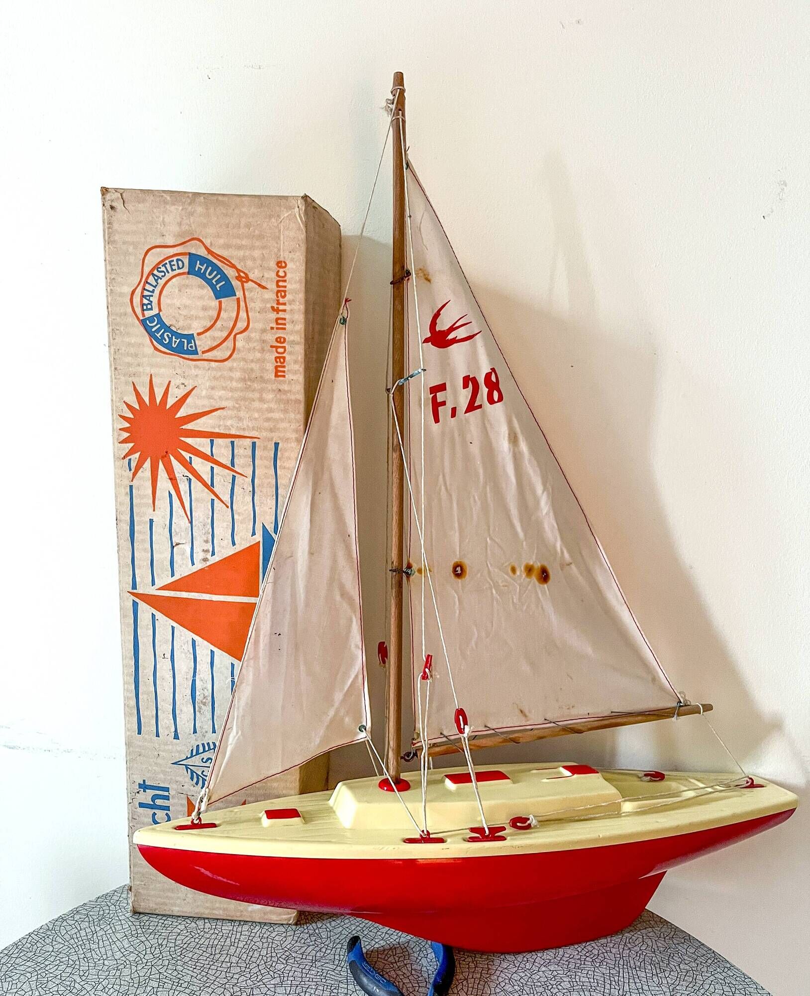 F28 VP50 basin sailboat from the French brand Giraud Sauveur.