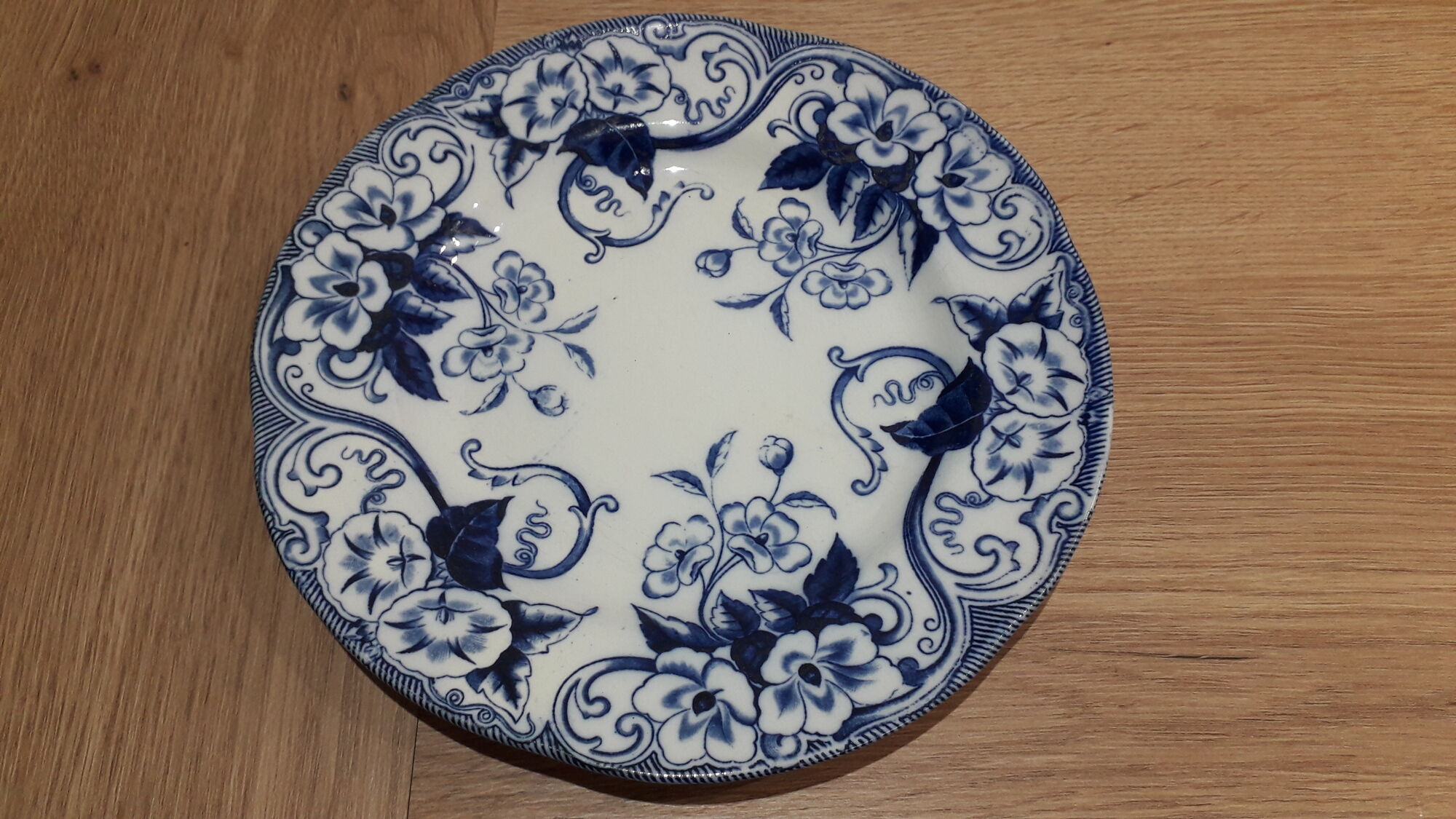 Flat plates and flat in CREIL Faïence and MONTEREAU model FLORA