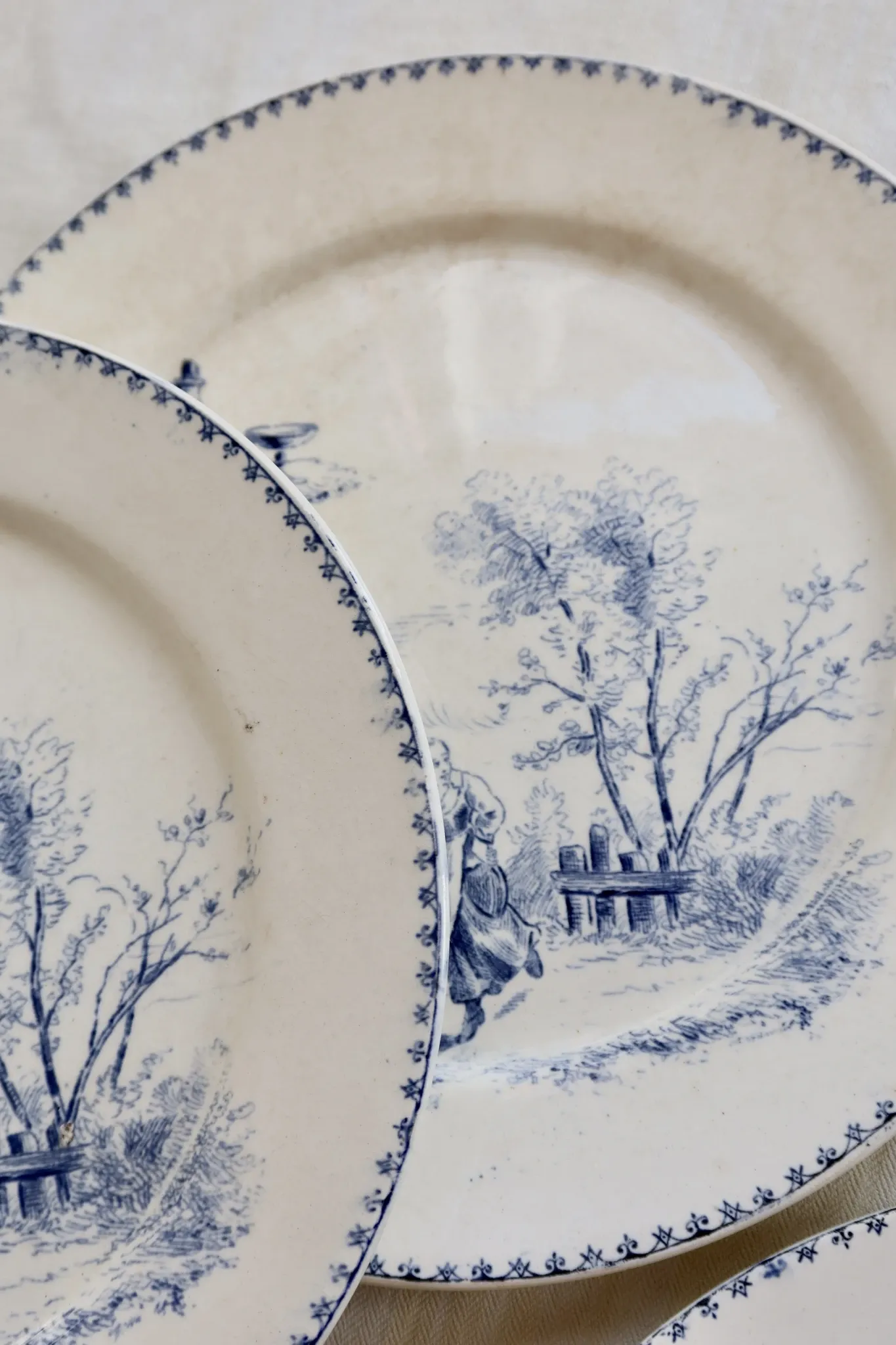 6 antique flat plates Creil and Montereau Téniers service