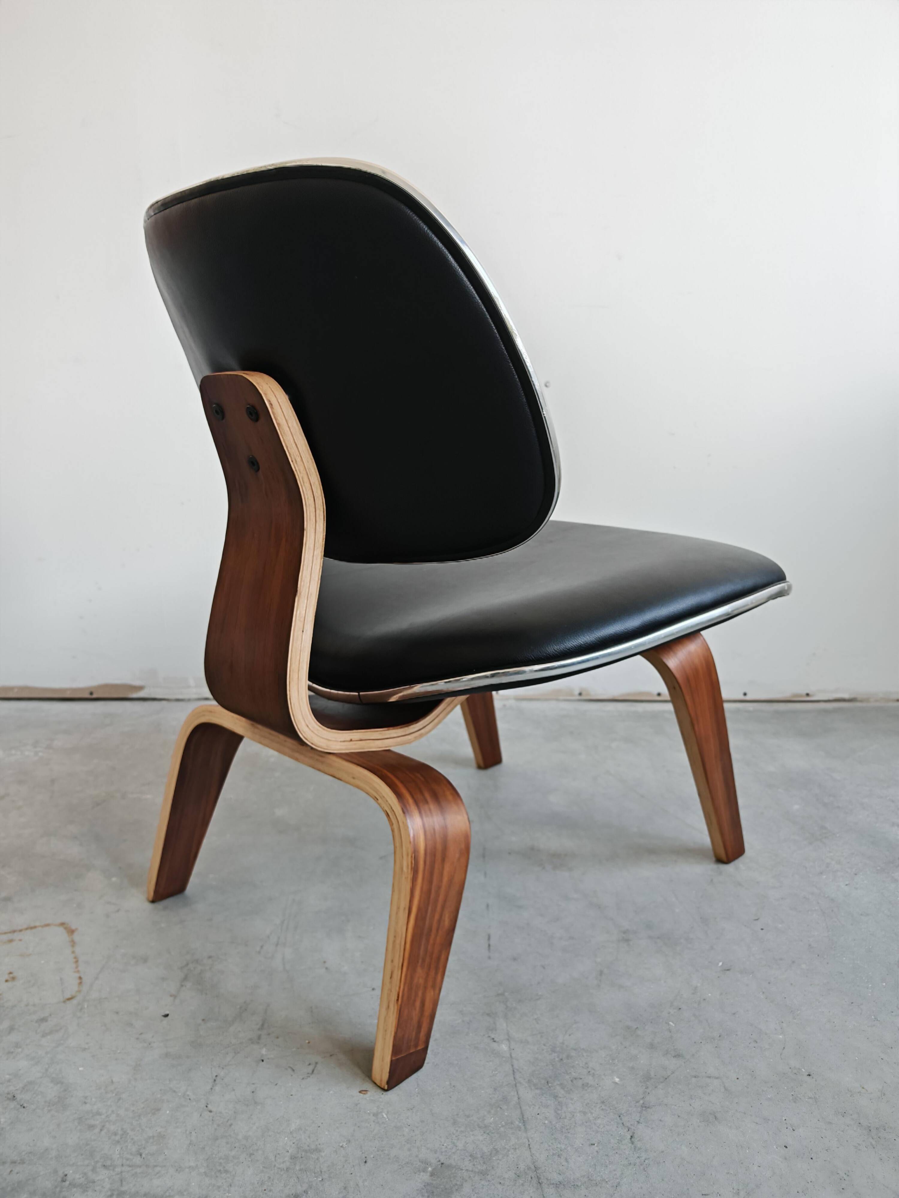 Mid Century Modern lounge chair LCW by Charles and Ray Eames