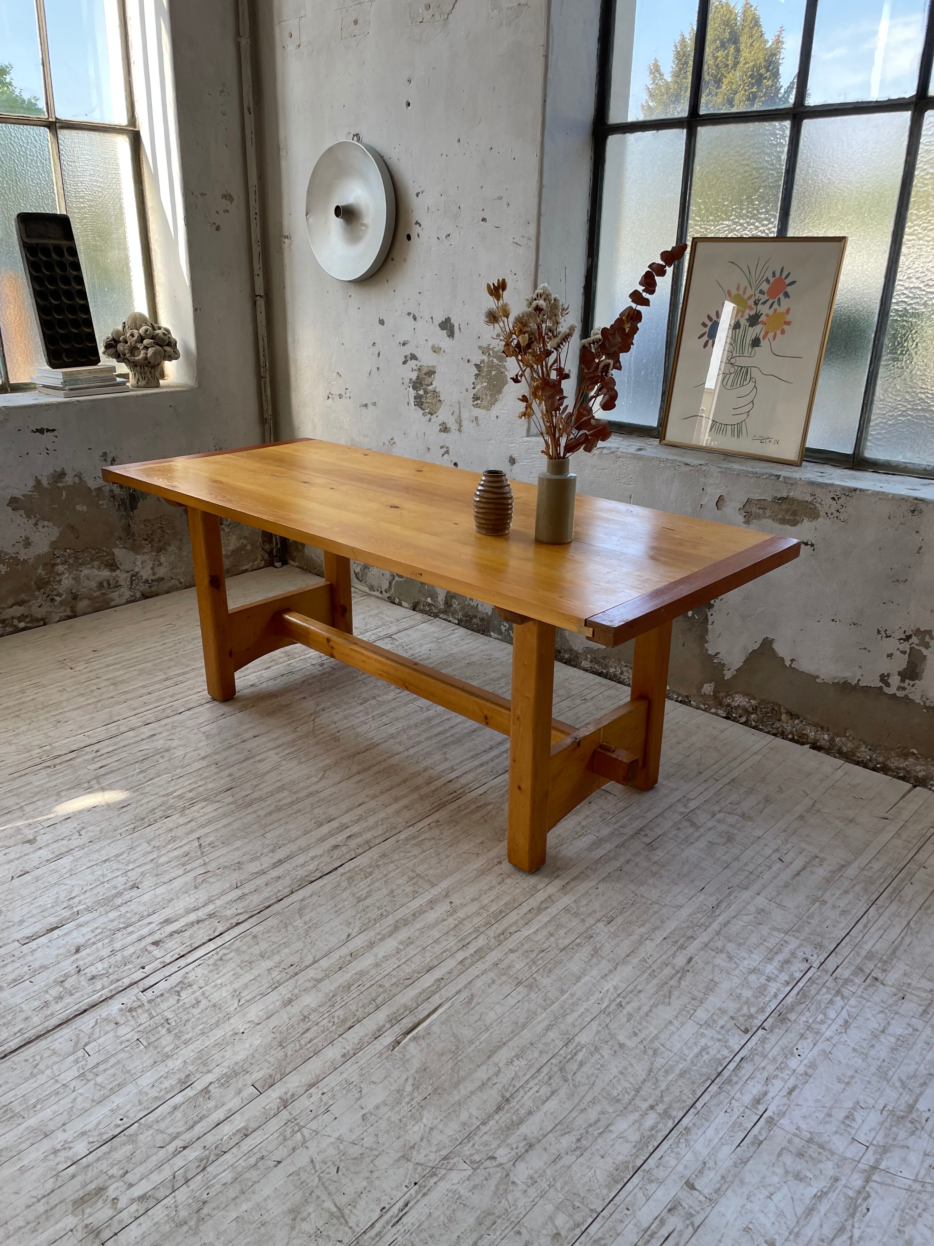Mountain furniture table in pine 2m