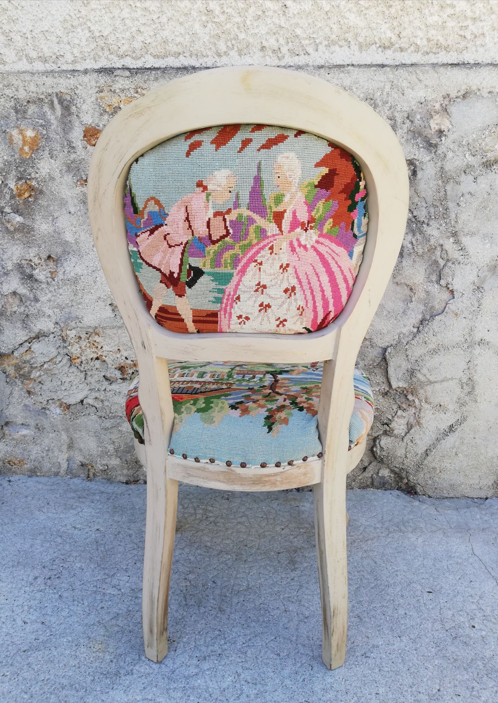 Duo of chairs medallions