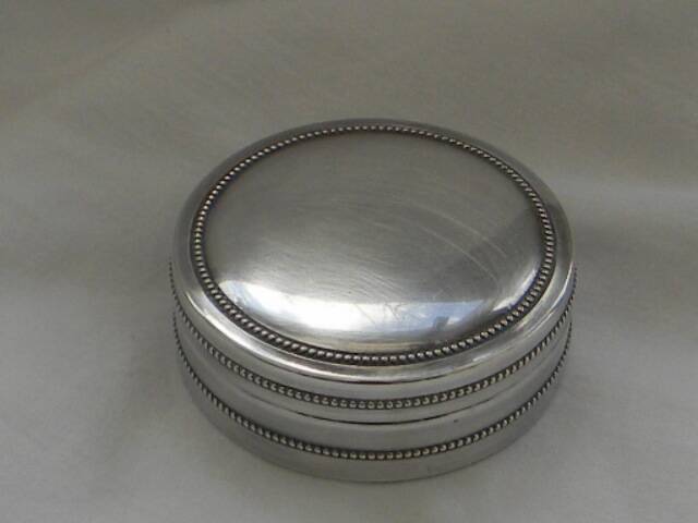 Small round silver metal box SNPA.