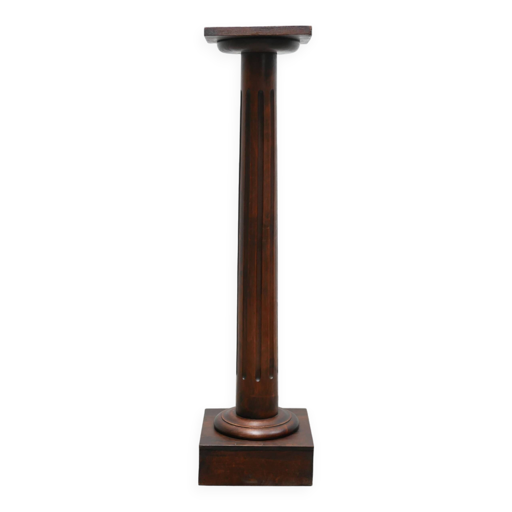 Colonne ancienne en bois
