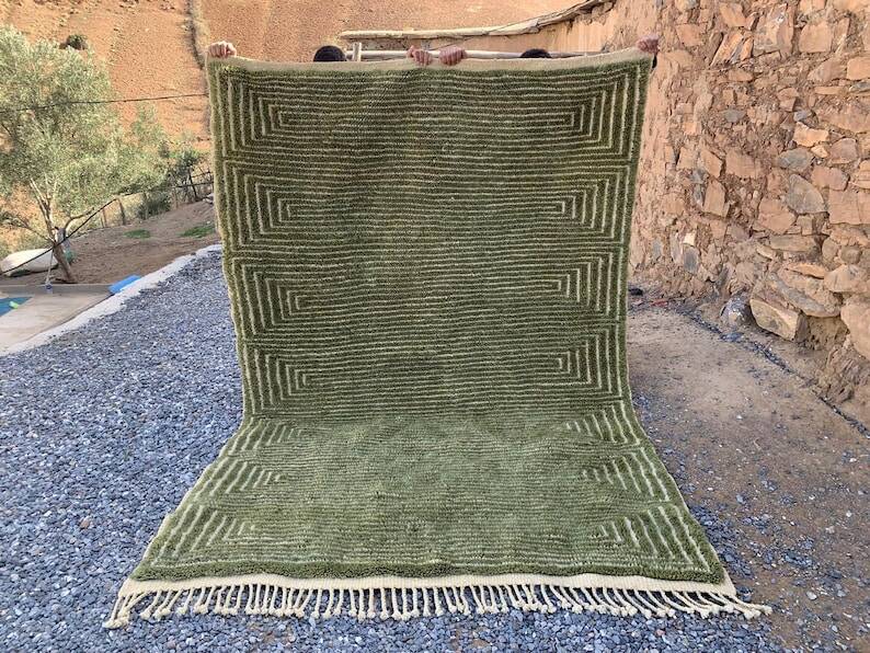 Handwoven natural wool rug, size 140/260 cm.