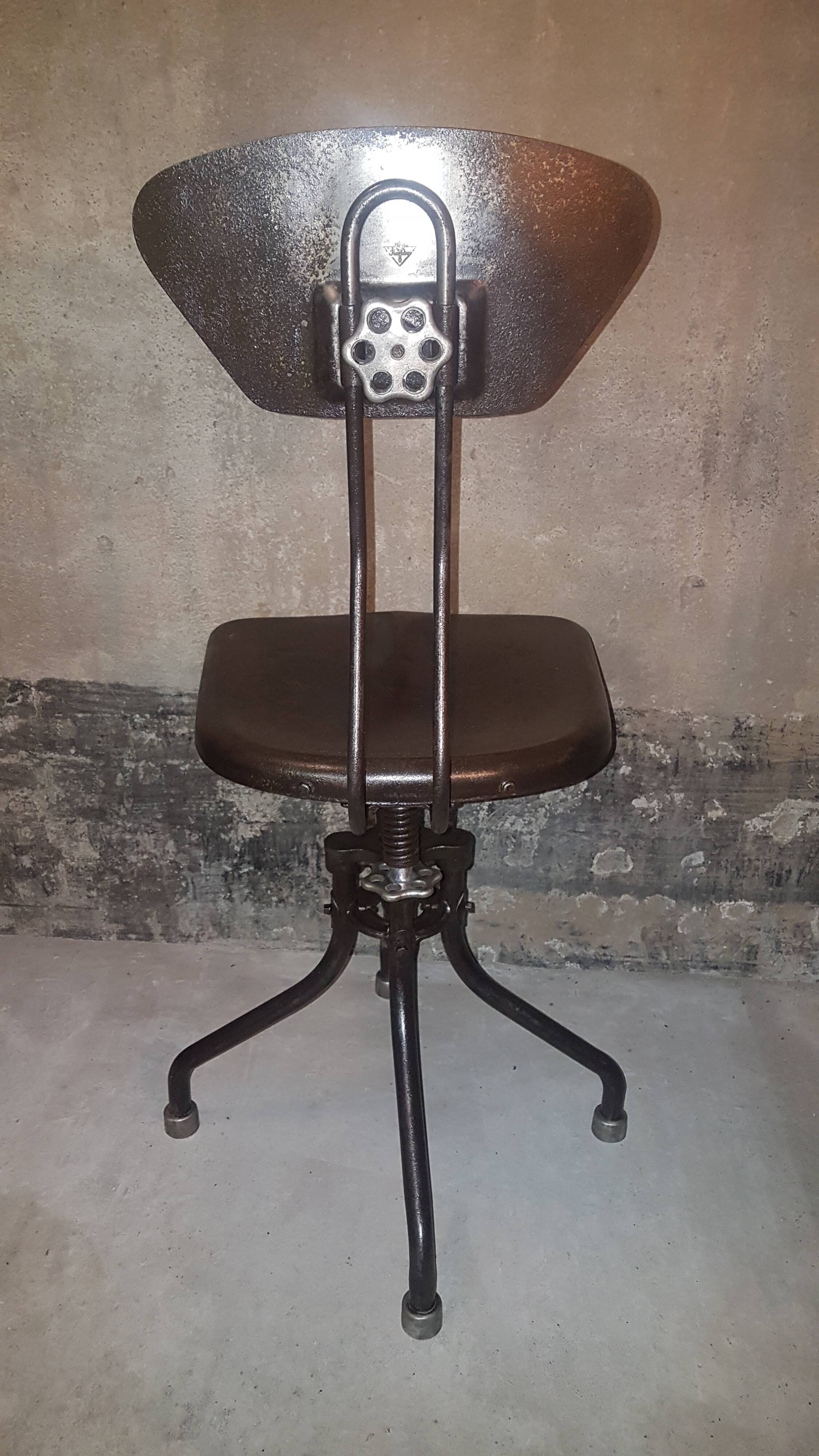Flambo workshop chair