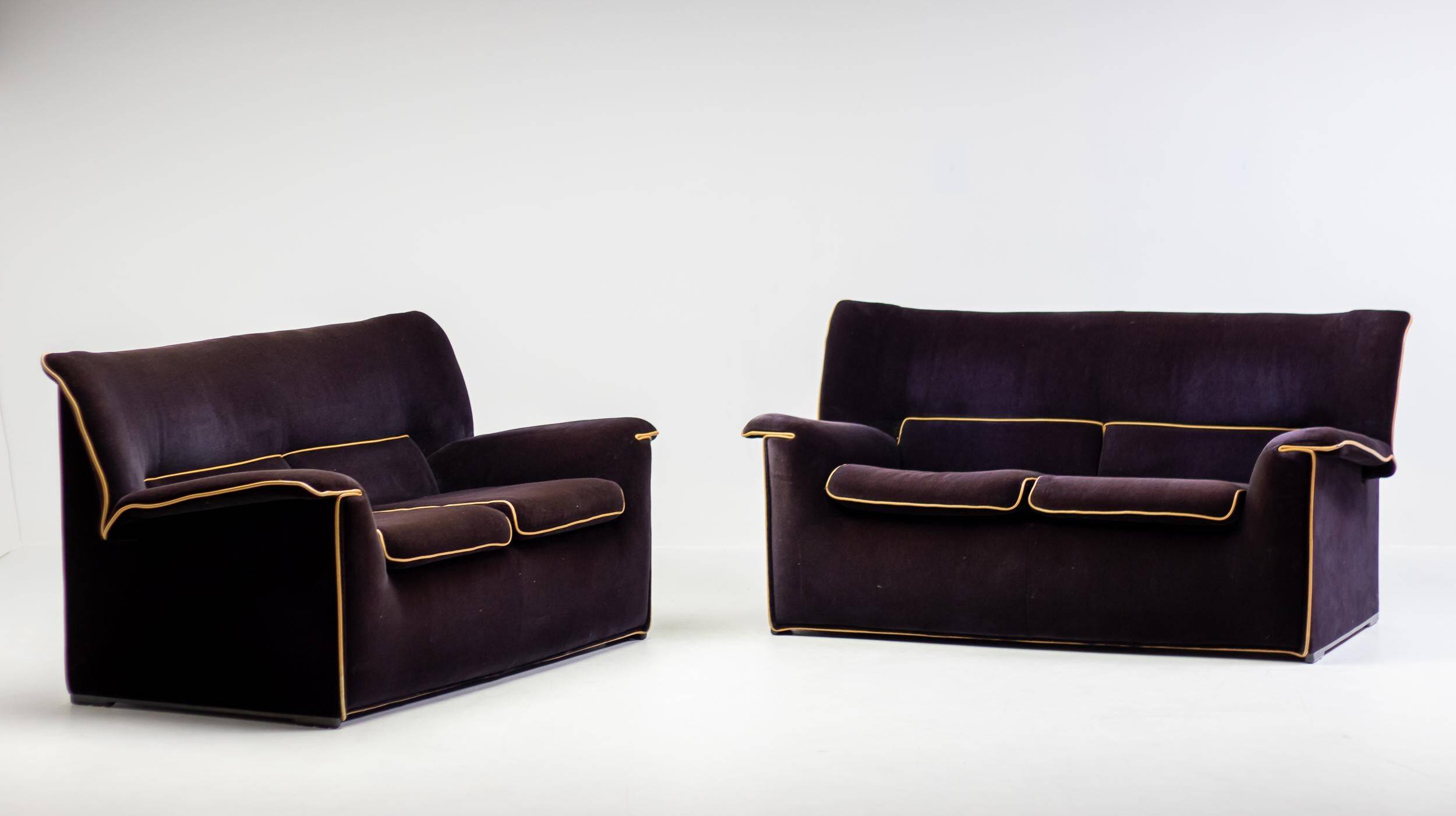 Lauriana sofa in velvet by Afra & Tobia Scarpa