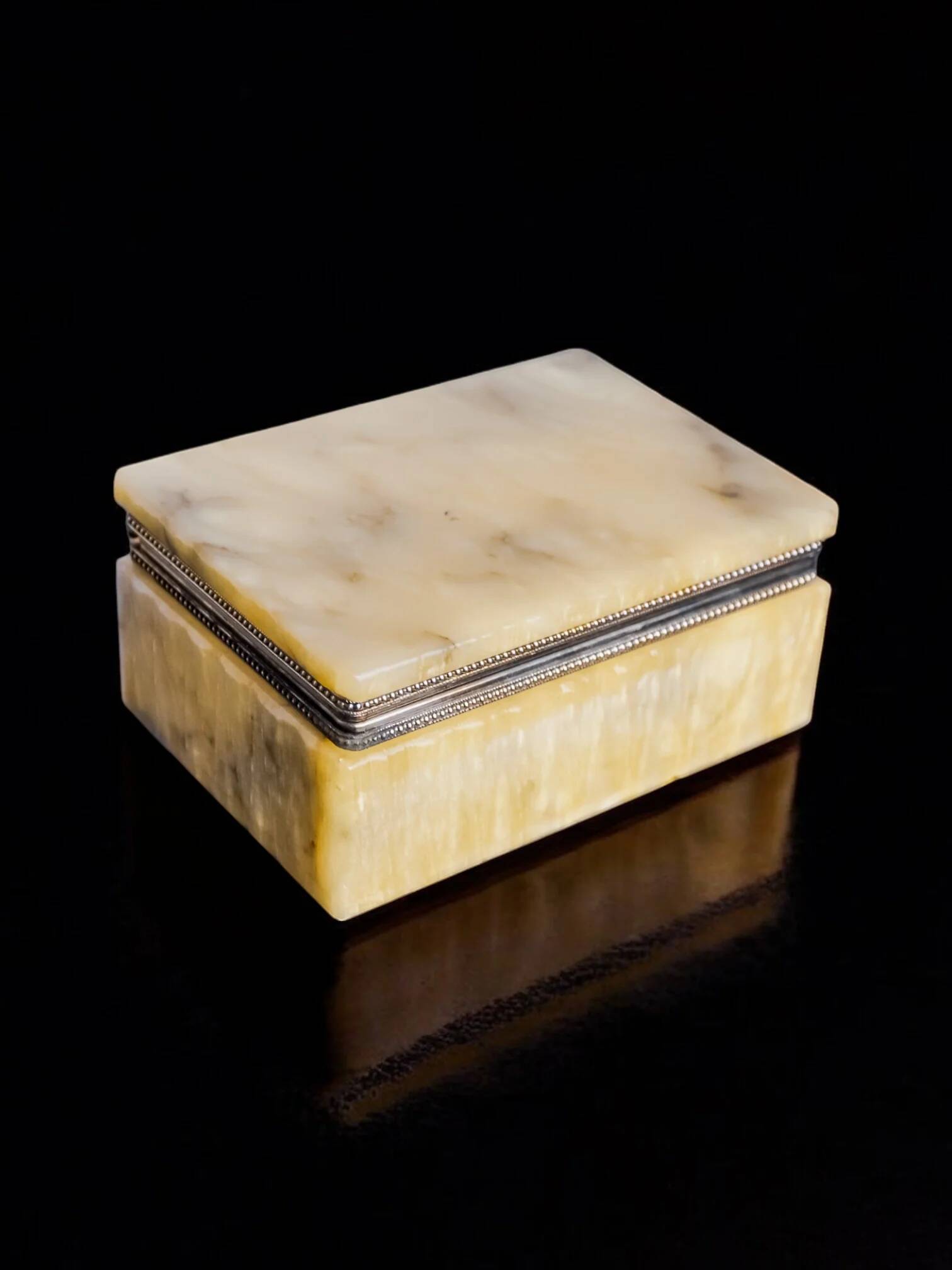 Cream alabaster vanity box by Romano Bianchi, Italy, circa 1970s