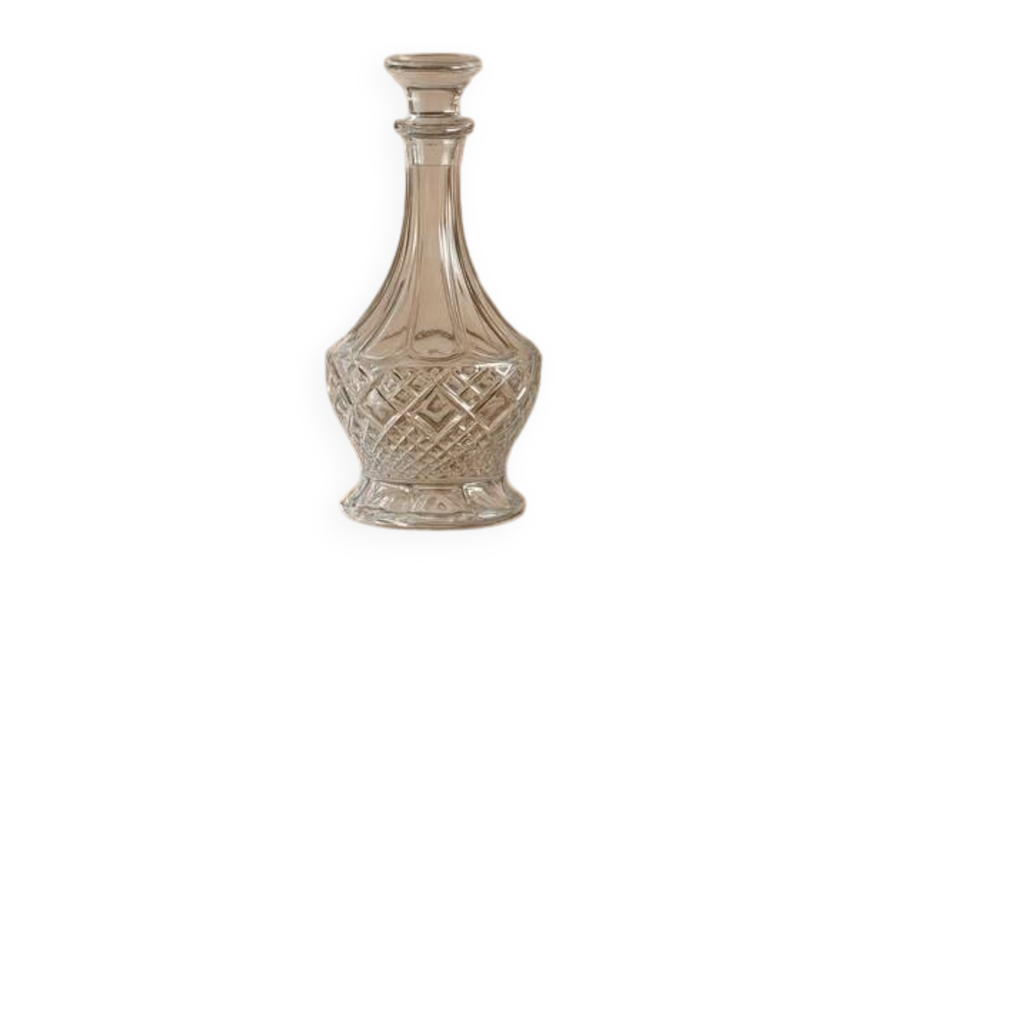 Elegant cut-glass carafe – classic and refined style