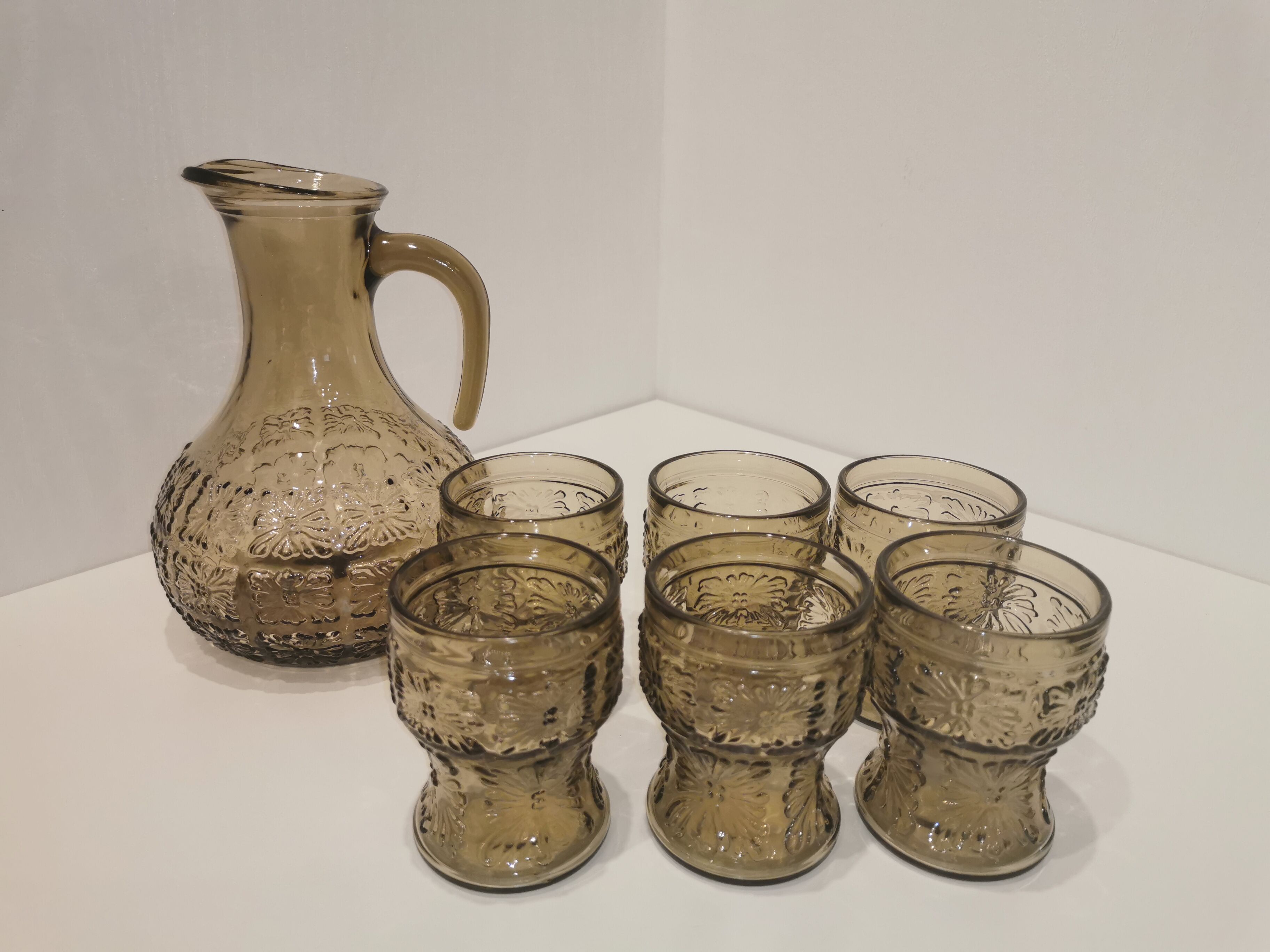 Glass set and decanter made of smoked glass from Italy