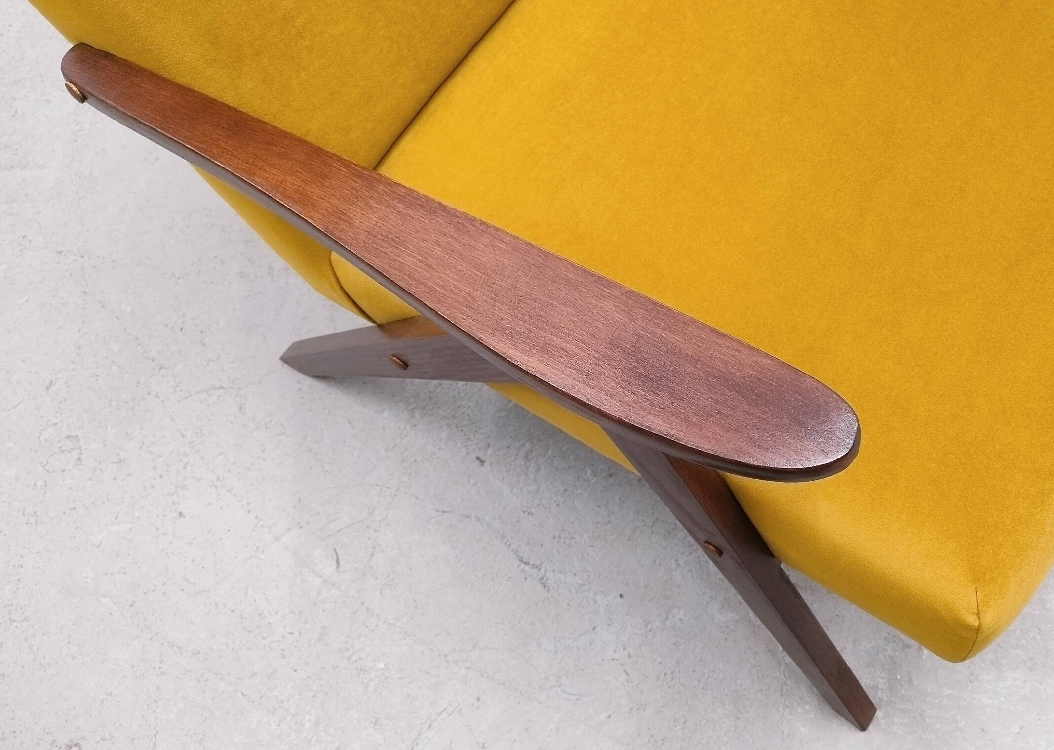 Mid-century Easy Model B armchair - 310 Var in Goldenrod velvet