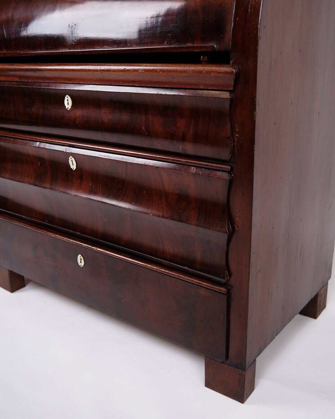 Chatol - Hand polished mahogany - Mother of pearl fittings & leg knobs - Year 1860s