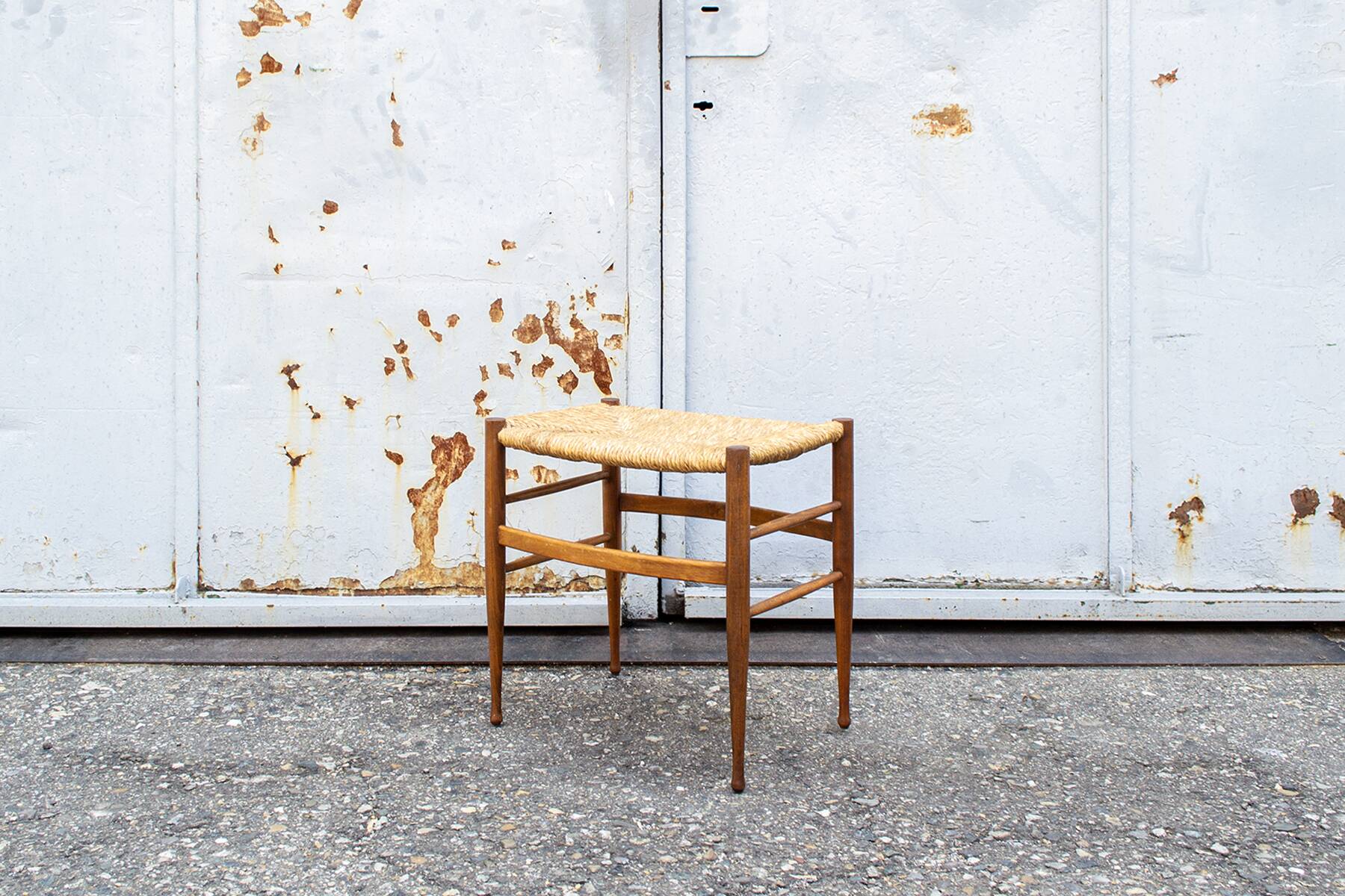 Sgabello in legno e paglia vintage italiano Anni '70