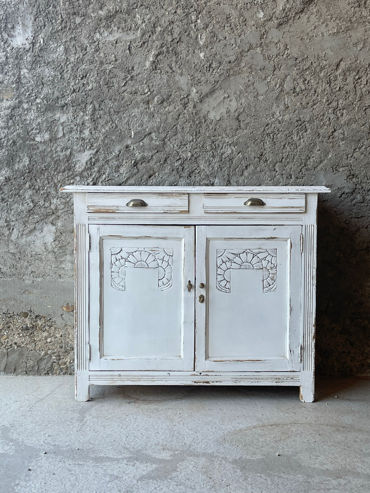 Buffet painted