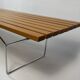 Banc Harry Bertoia pour Knoll en métal chromé et lattes en bois massif, années 60