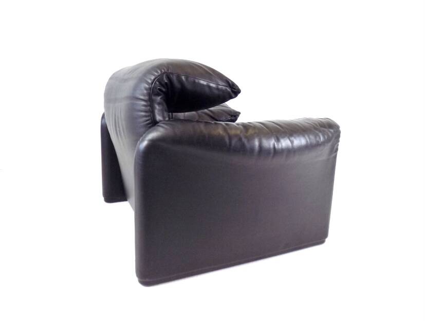High-end black leather sofa Maralunga by Vico Magistretti for Cassina
