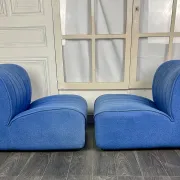 Paire de chauffeuses en drap de laine bleu