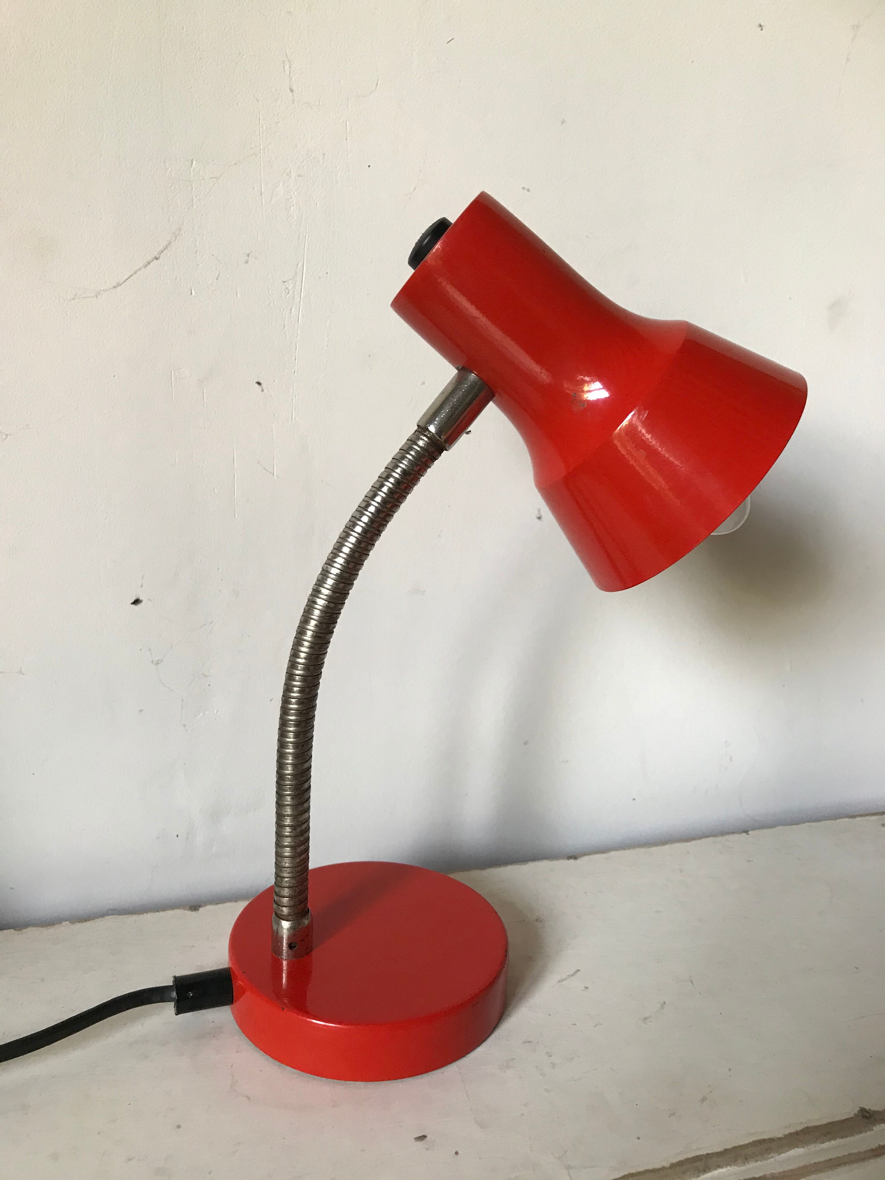 Lampe de bureau articulée rouge