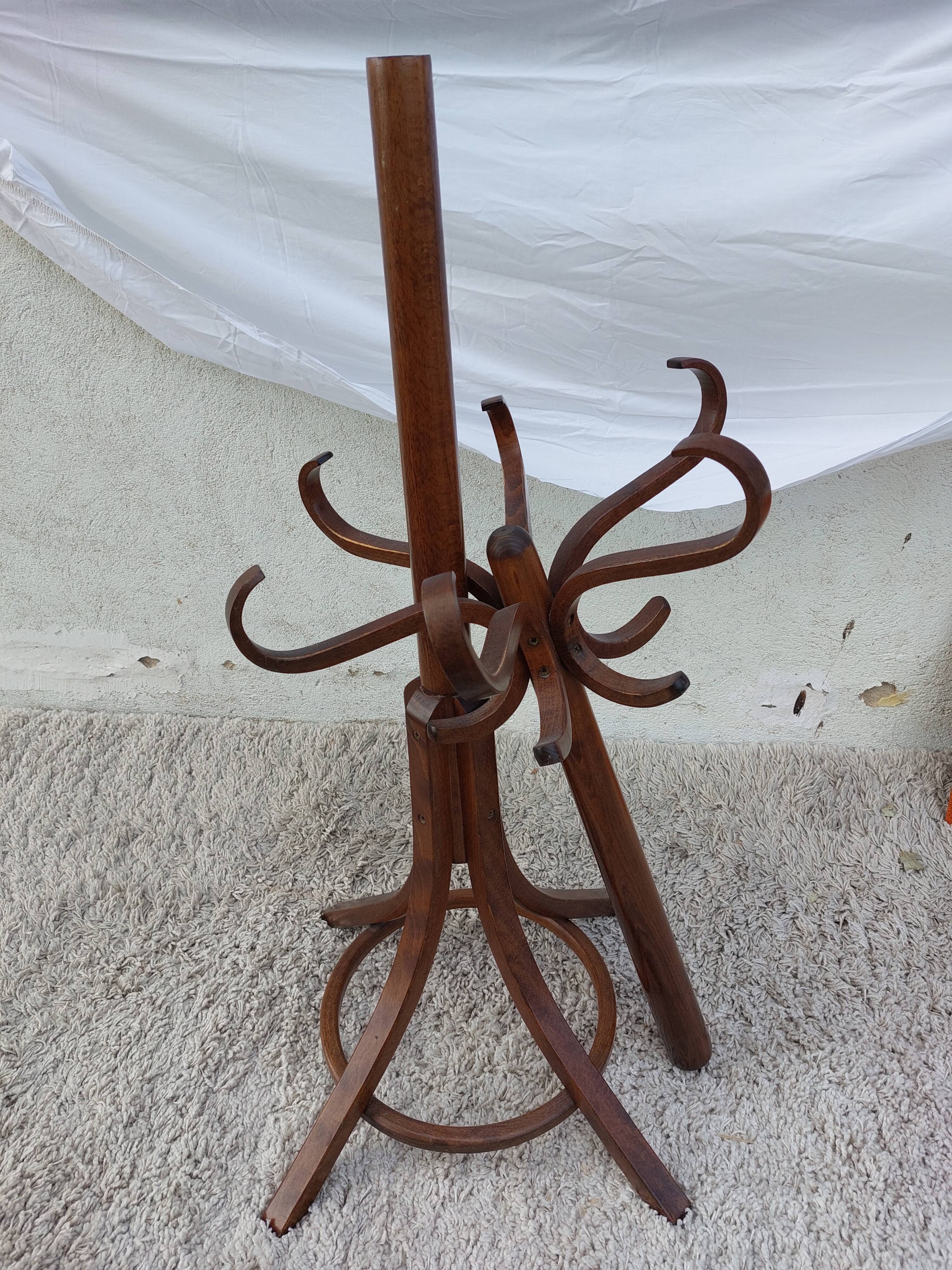 Baumann parrot coat rack