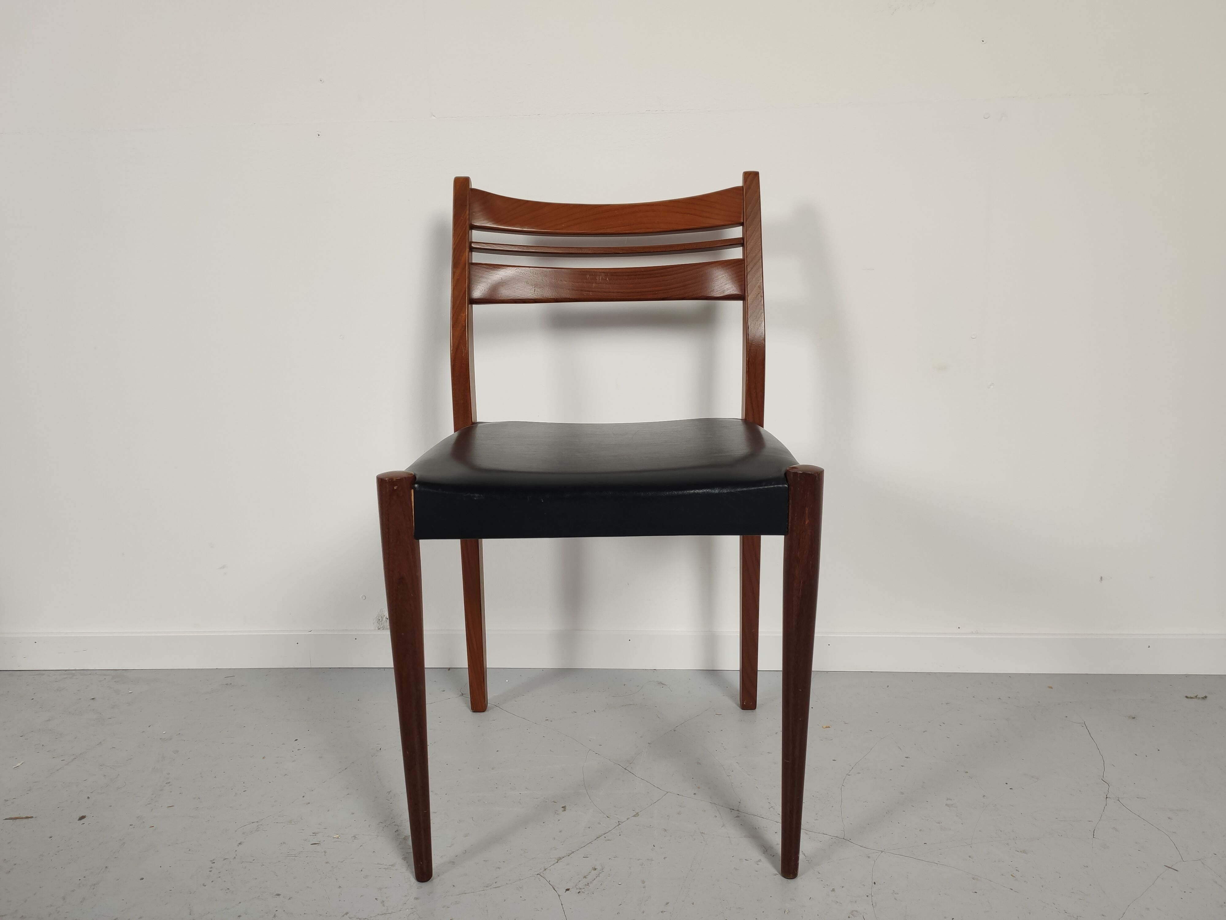 Lot of 6 vintage skai Scandinavian chairs 60s/70s