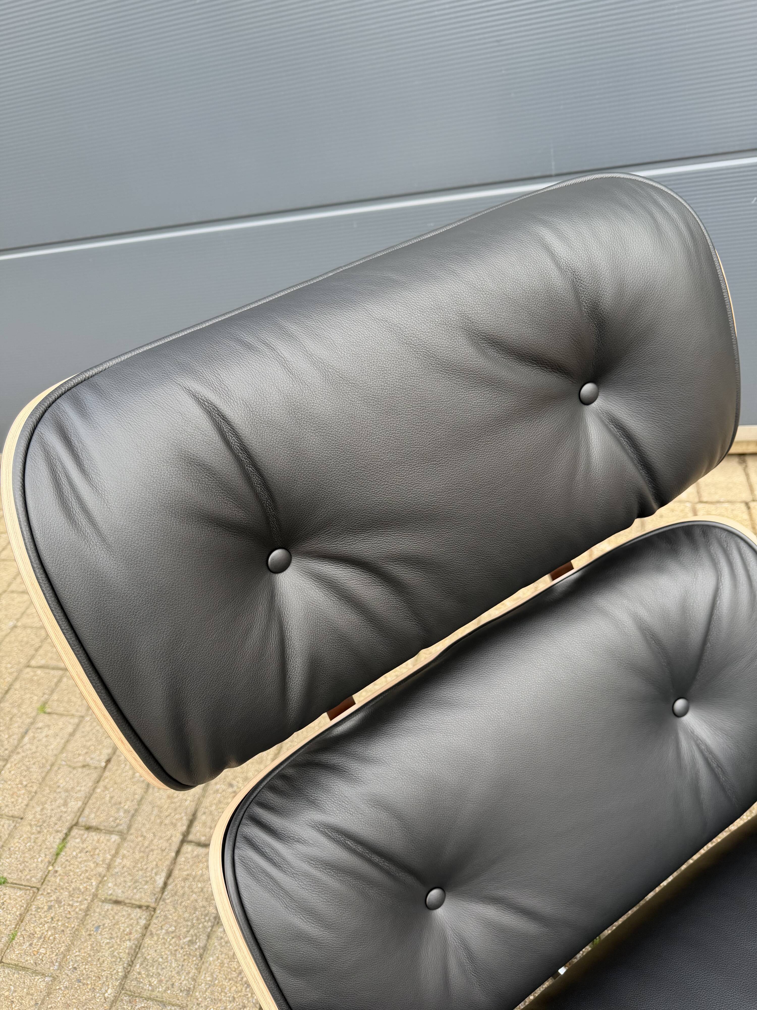 Vitra Eames Lounge Chair XL + Ottoman, Black leather & Santos Rosewood