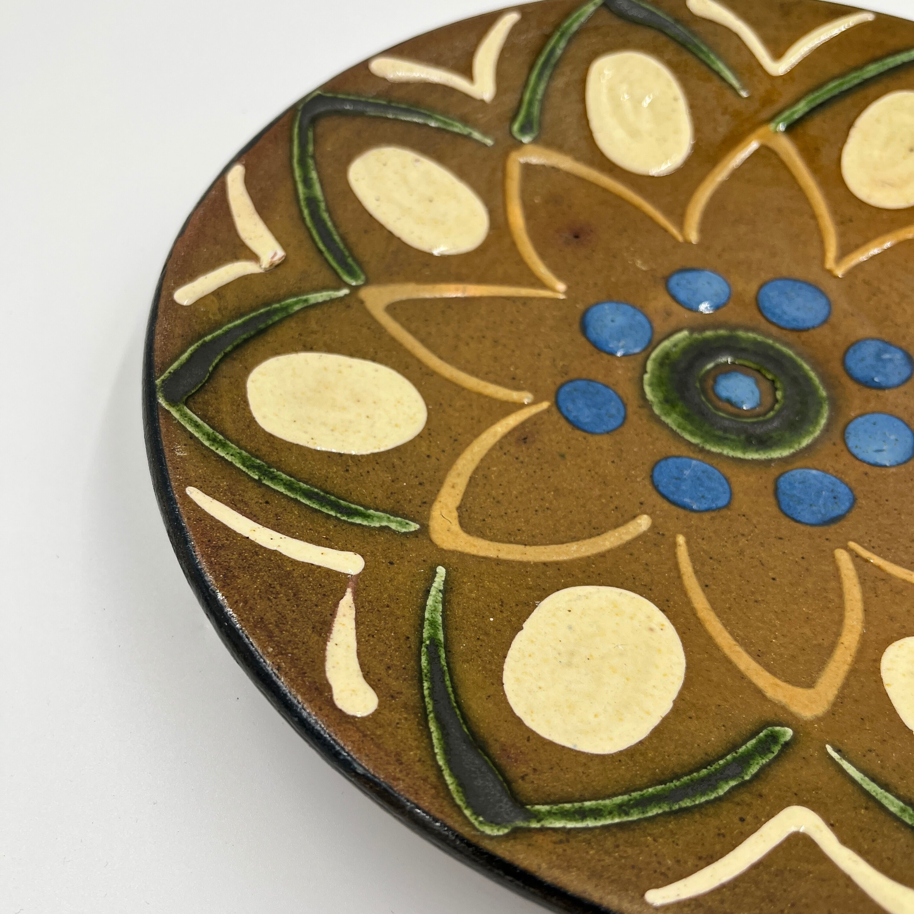 Empty pocket, decorative ceramic plate Puigdemont