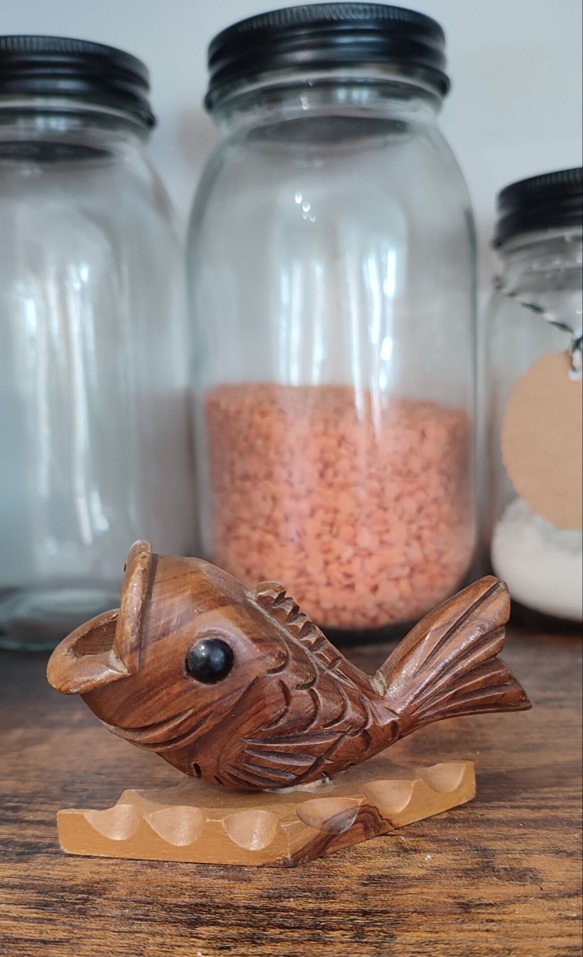 Duo de poissons porte-cure-dents vintage en bois sculpté