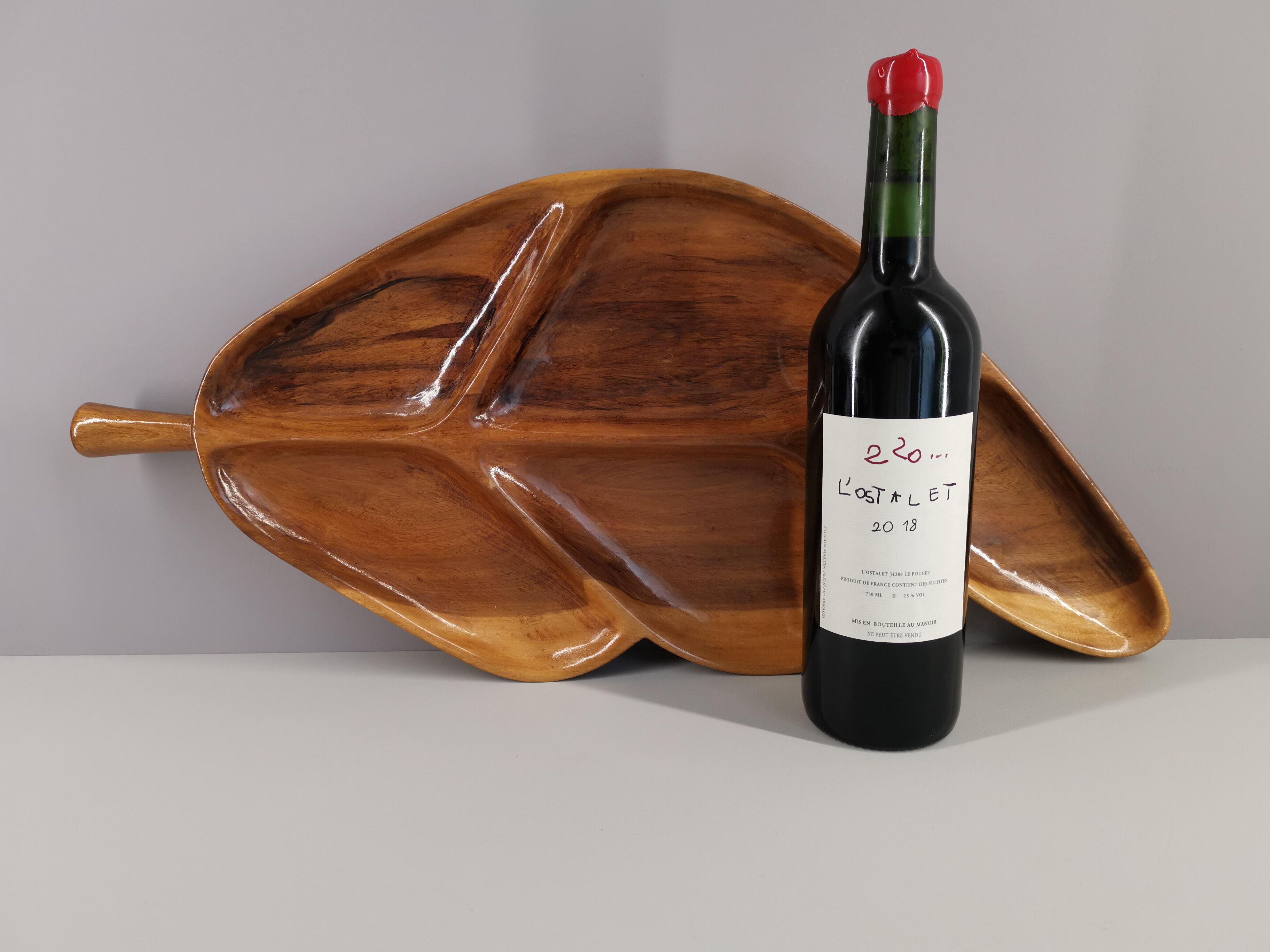 Serving tray or aperitif in carved wood varnish 70