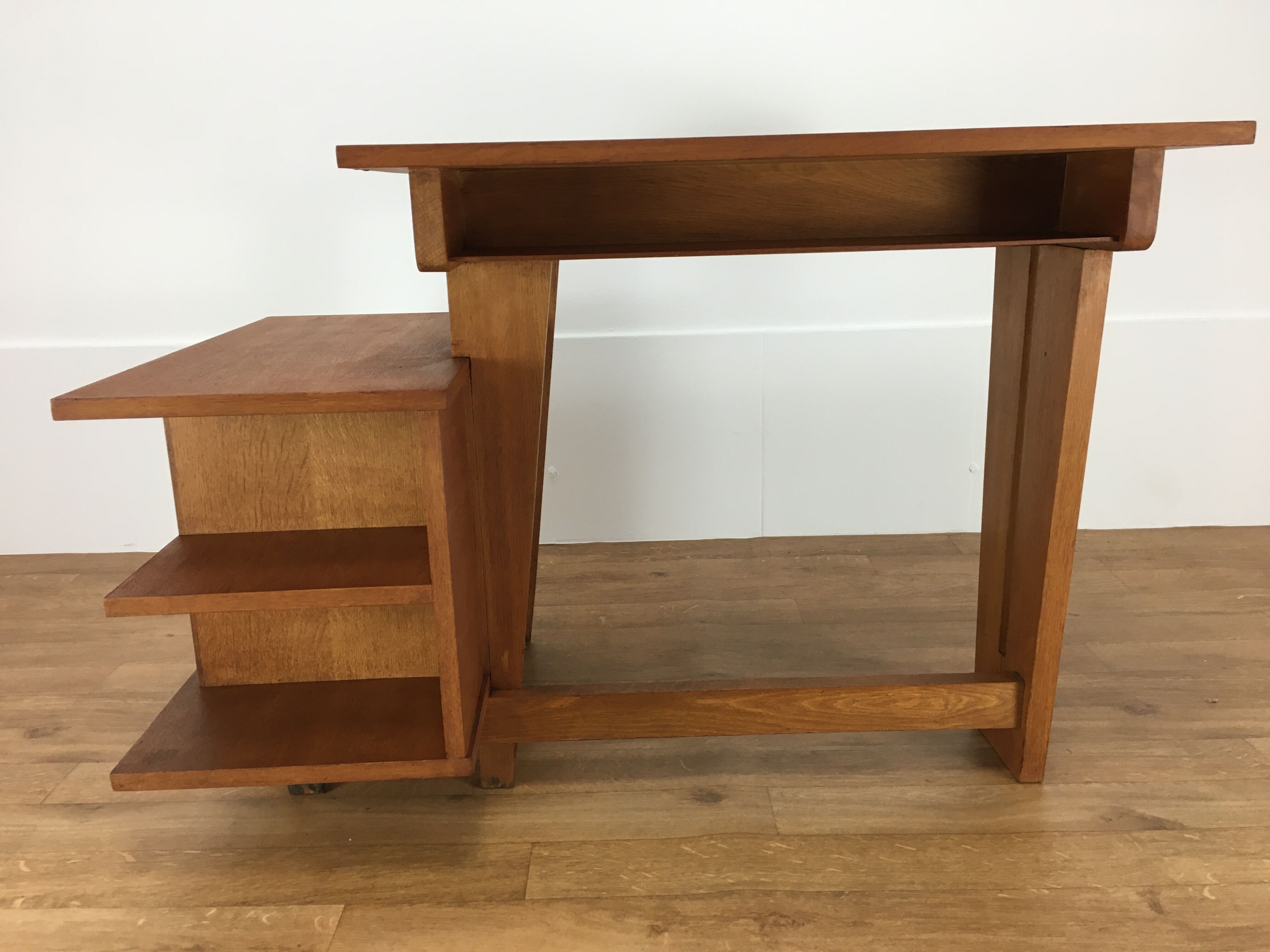 Asymmetric tripod office Reconstruction 1950s