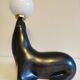 Lampe otarie noire irisée bleue en terre cuite