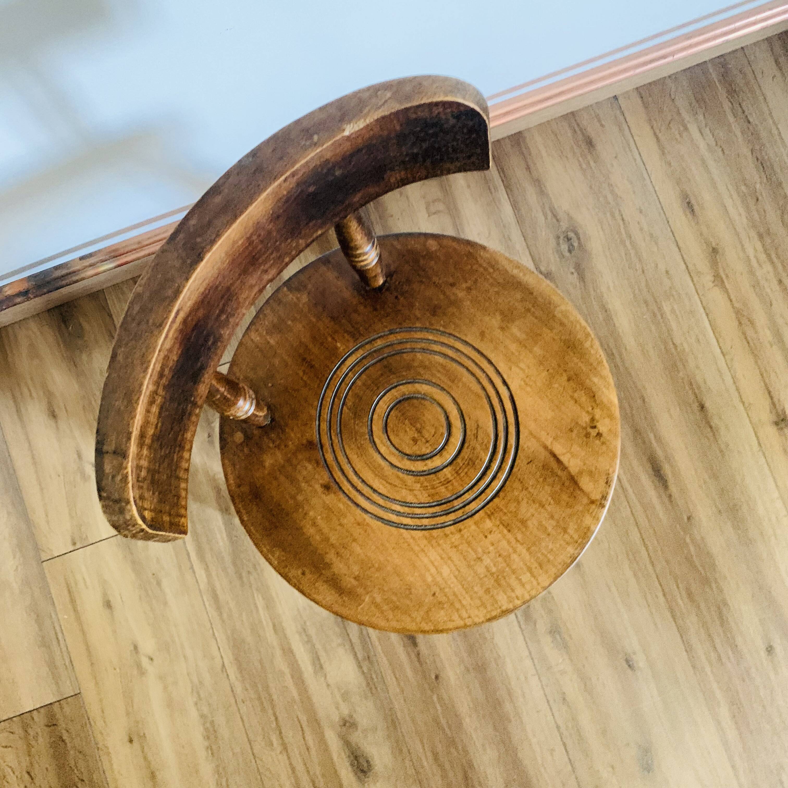 Tripod stool with backrest