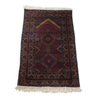 Tapis décoratif aux tons foncés – 162x86 cm