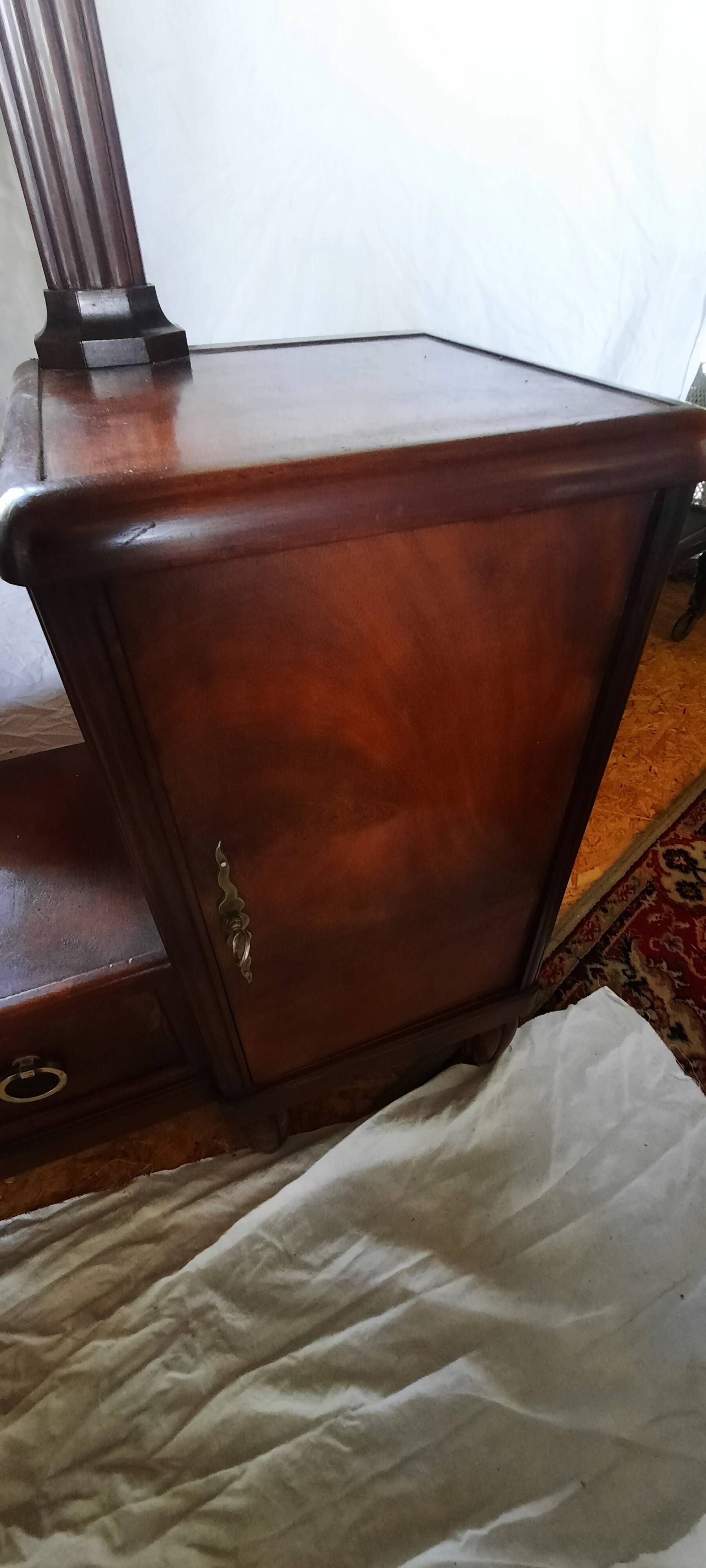Psyche in mahogany