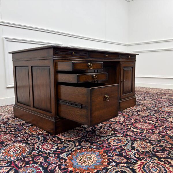 Bureau Chesterfield en cuir marron RAC Classic English