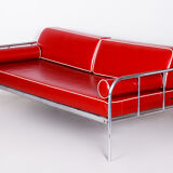 Canapé en cuir rouge fabriqué en Tchéquie des années 1930 par Vichr & Co