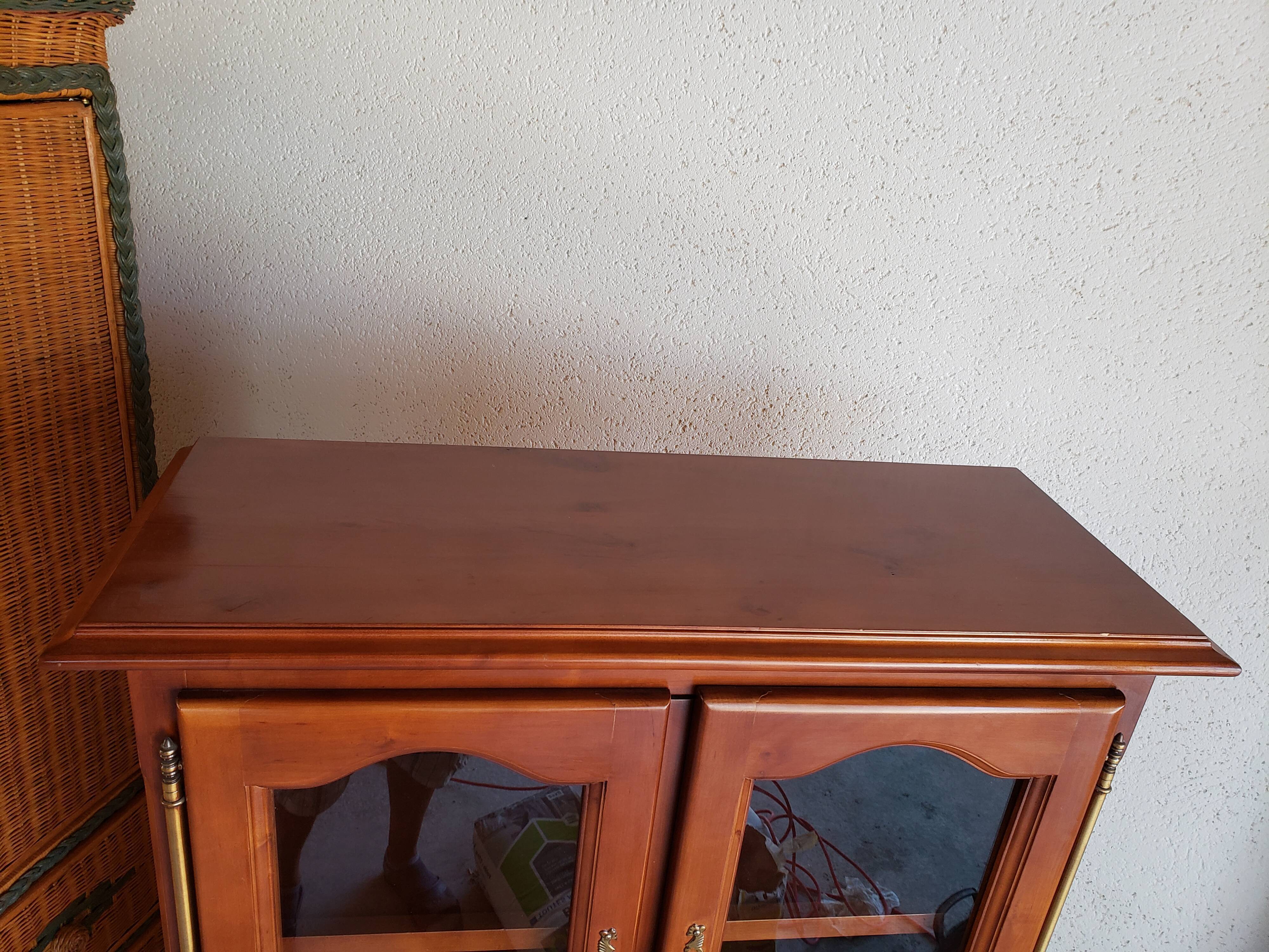 Display cabinet in alder