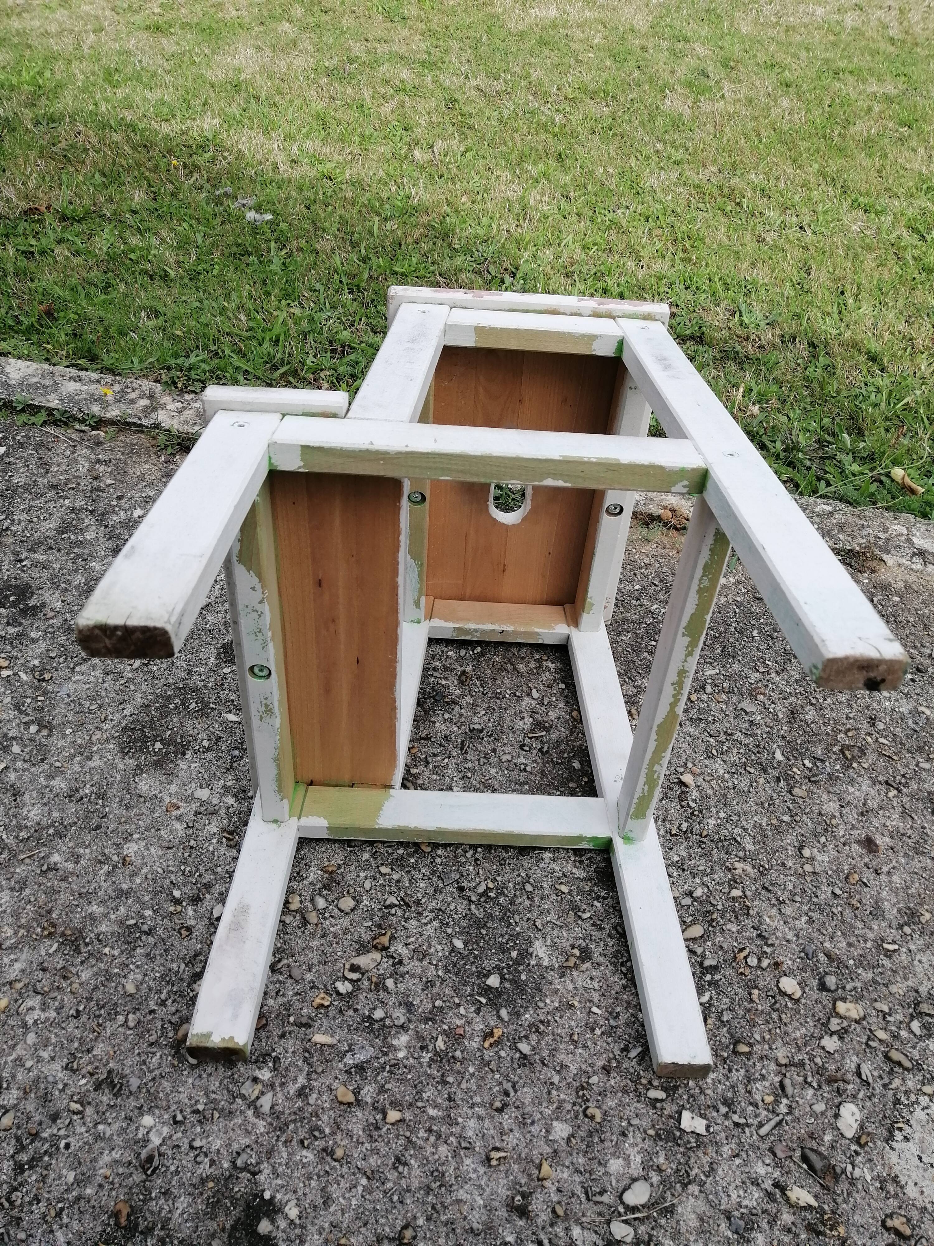 Wooden step for workshop