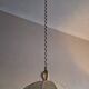 Grand chandelier en cuir, vélin et laiton en forme de cocon, Italie années 1950.