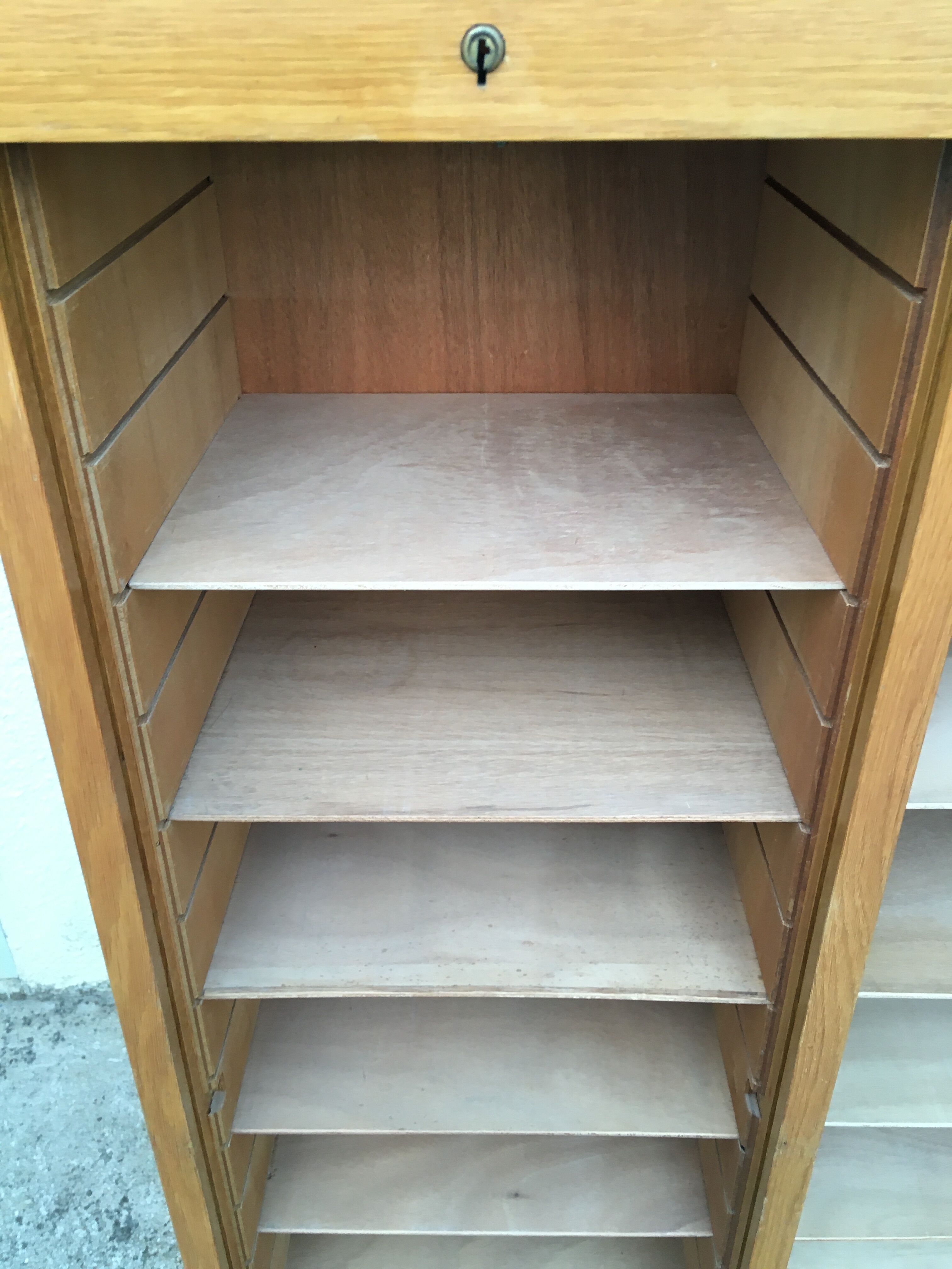 Curtain filing cabinet