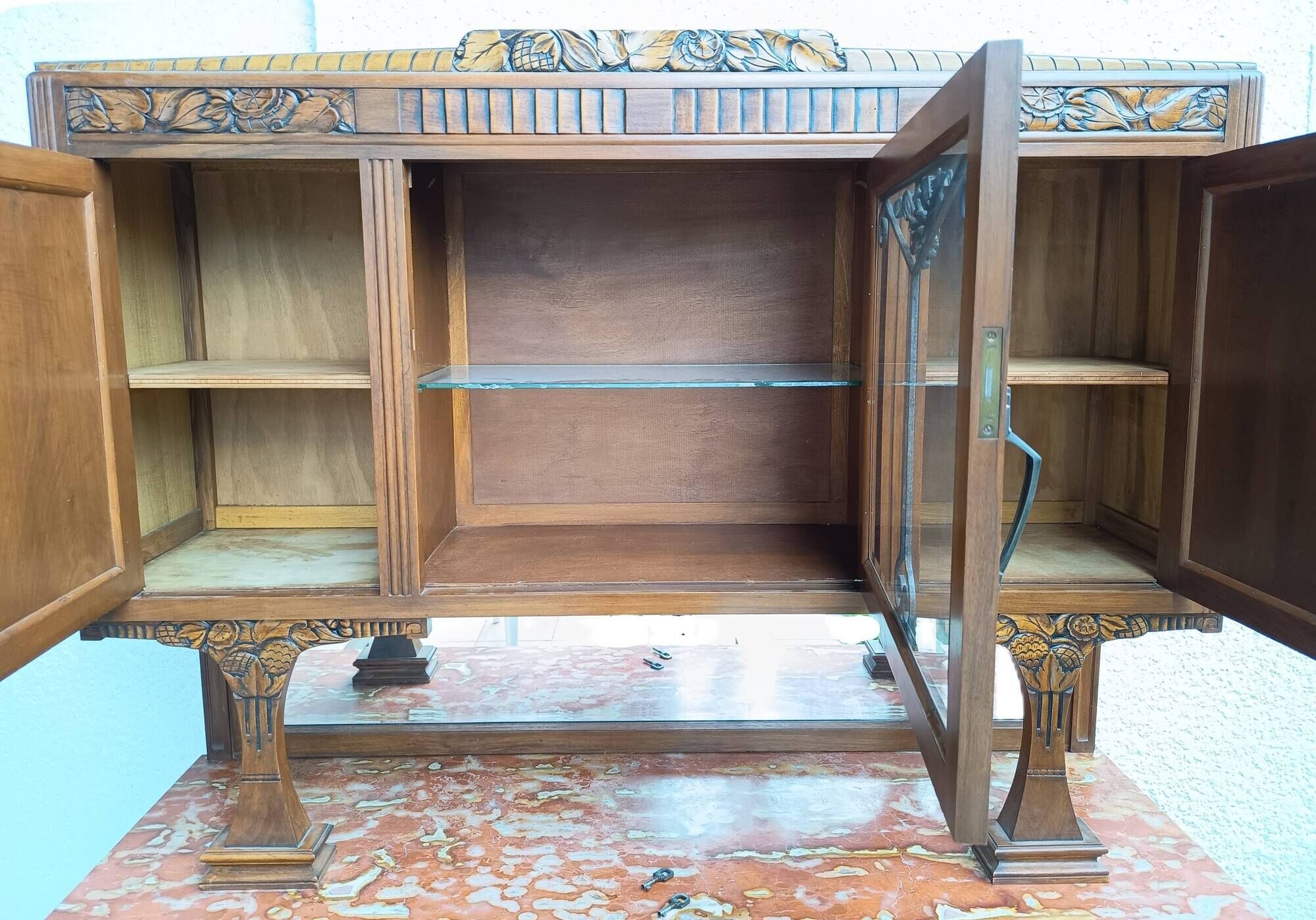 Buffet vaisselier époque Art Déco en ronce de noyer