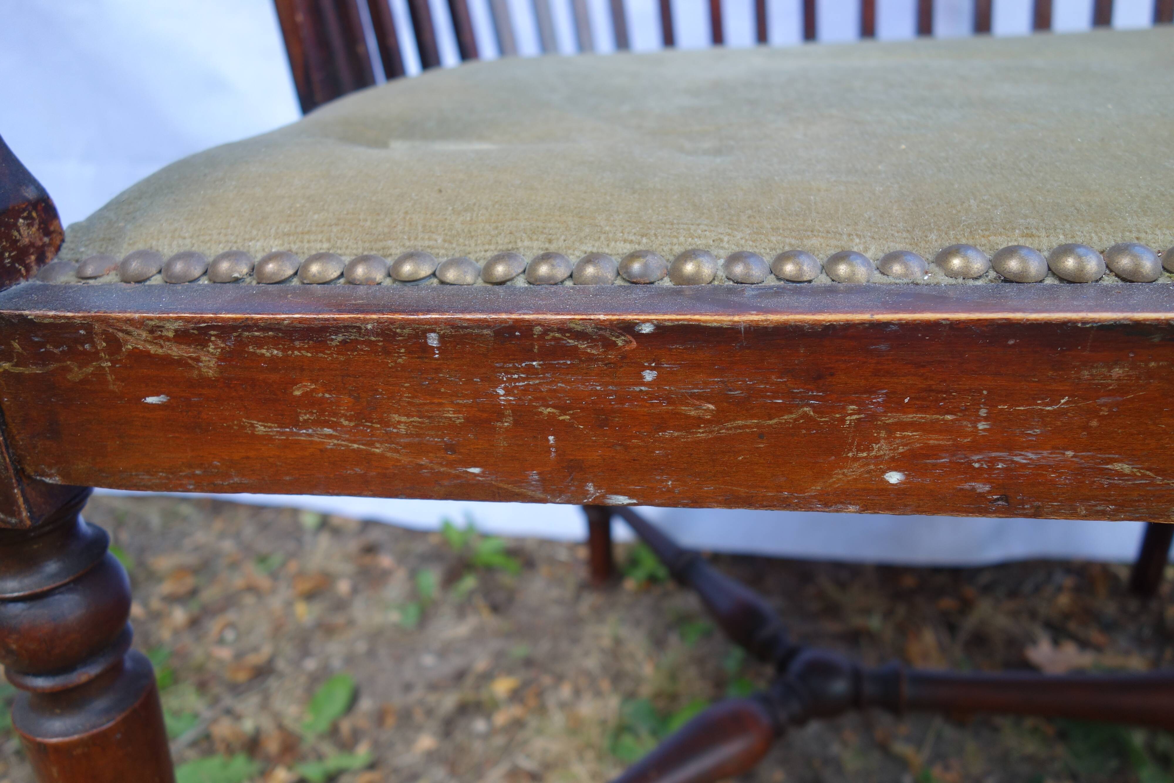 Old seat and 2 armchairs