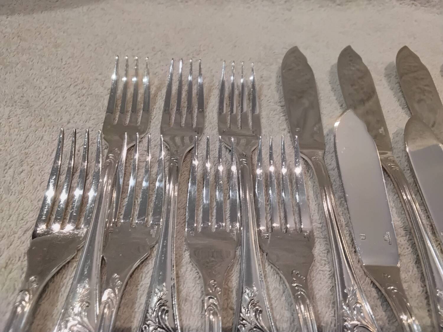7 forks, 7 fish knives, silver-plated metal, Christofle Marly.