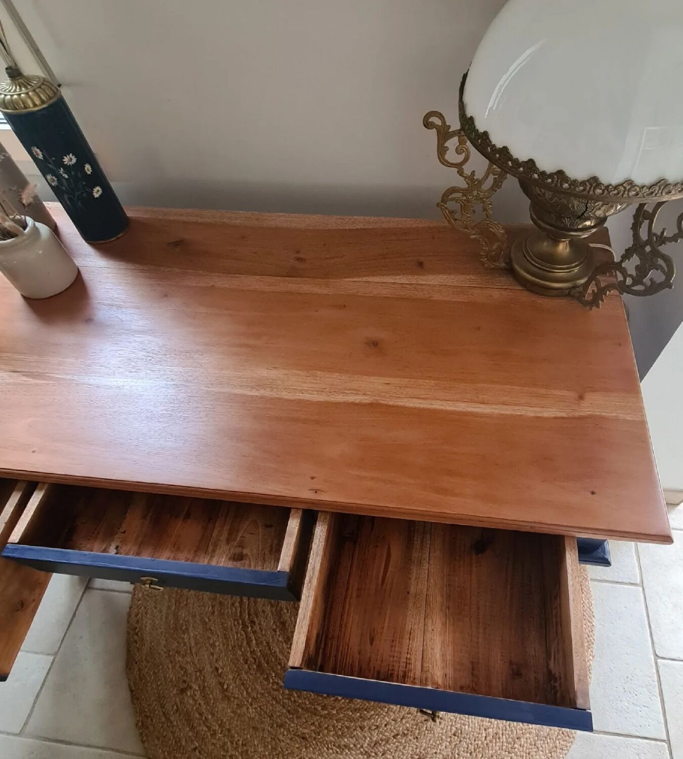 Bleu de Sèvres flat desk