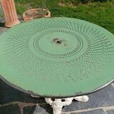 Table de jardin en tôle et pied en fonte