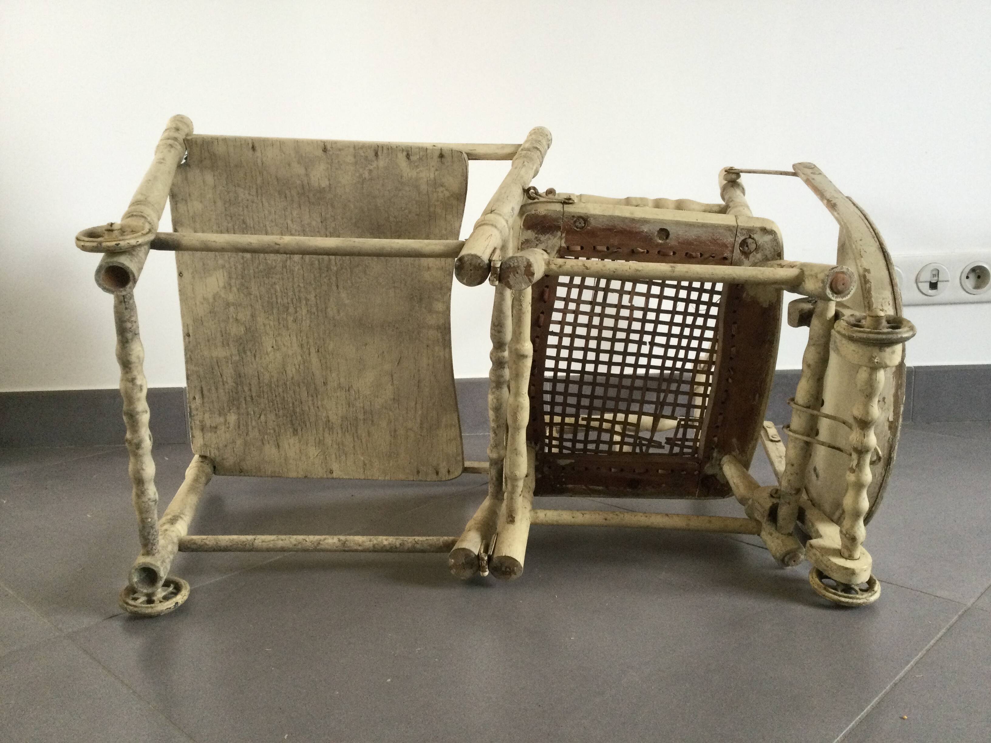 Chaise haute ancienne